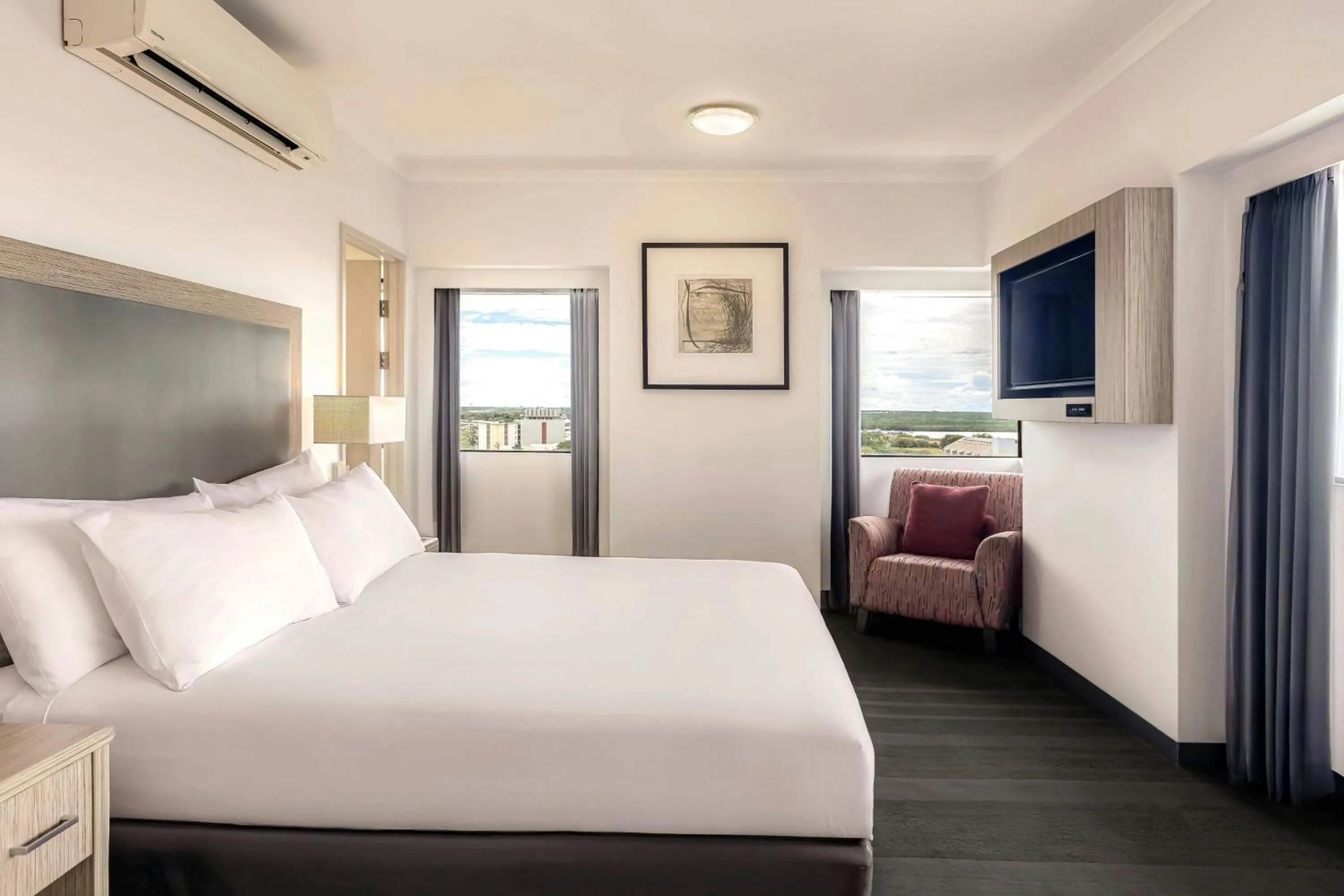 Photo of the whole room, Bed in Courtyard by Marriott Darwin