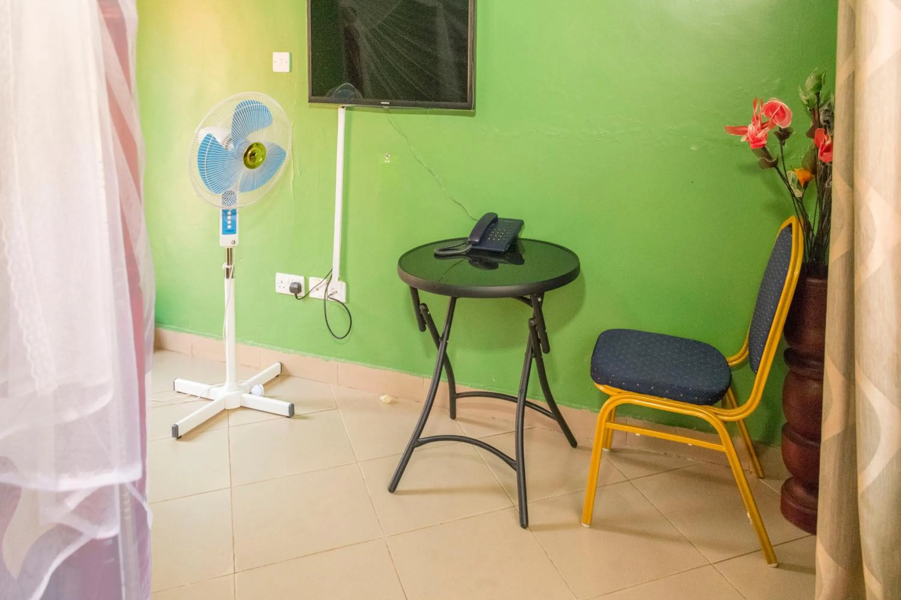 TV and multimedia in Rates Motel Mbale