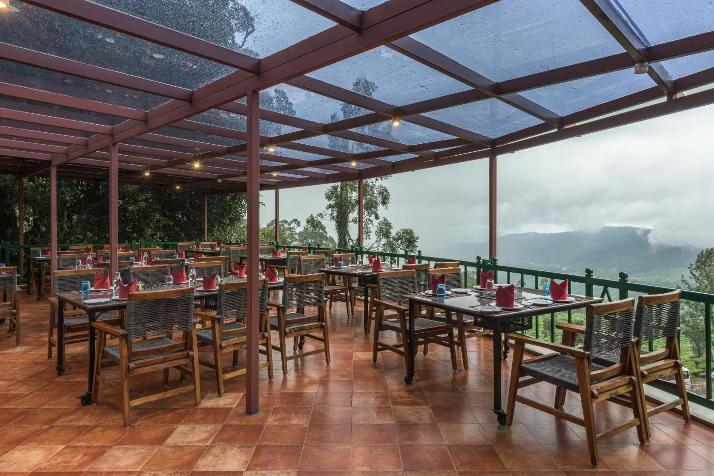 Restaurant/places to eat in Club Mahindra Lake View Munnar