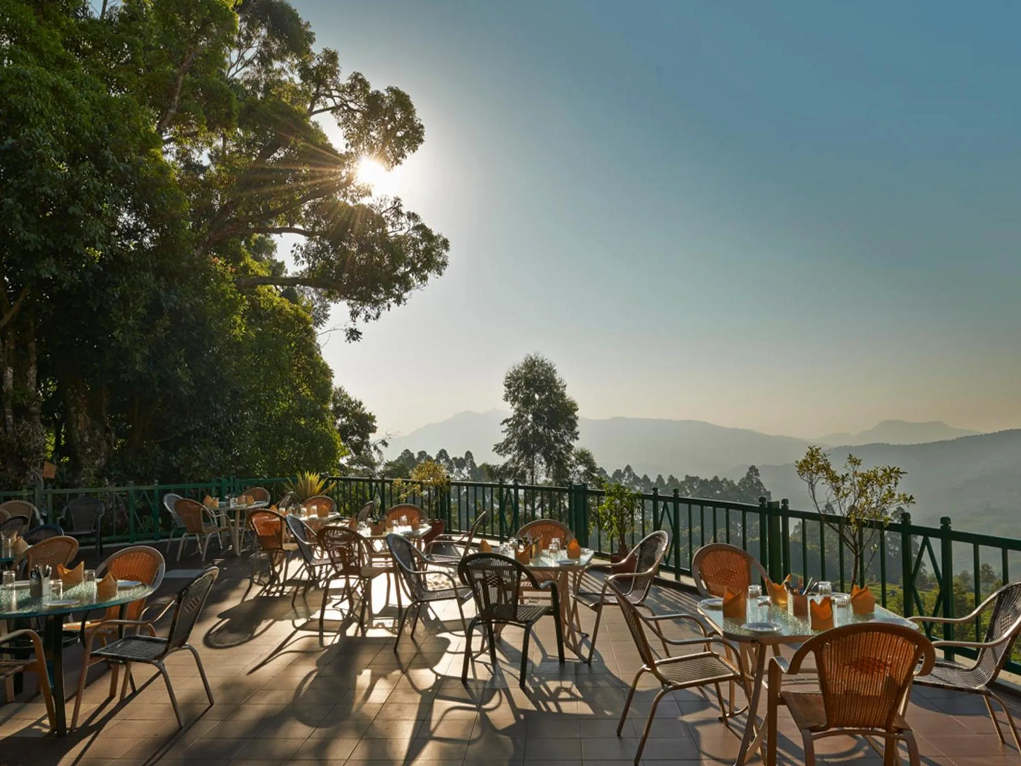 Restaurant/places to eat in Club Mahindra Lake View Munnar