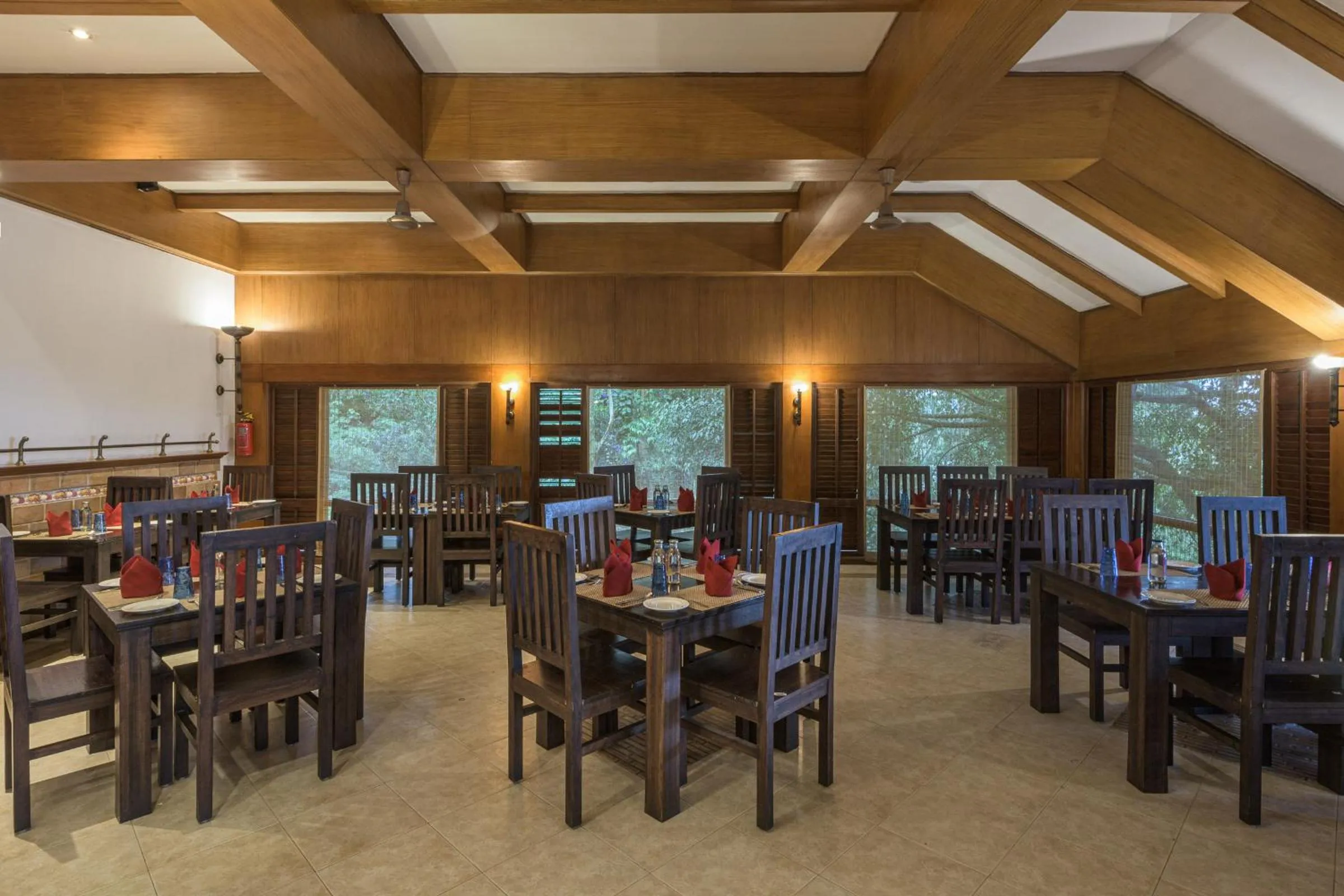 Restaurant/places to eat in Club Mahindra Lake View Munnar