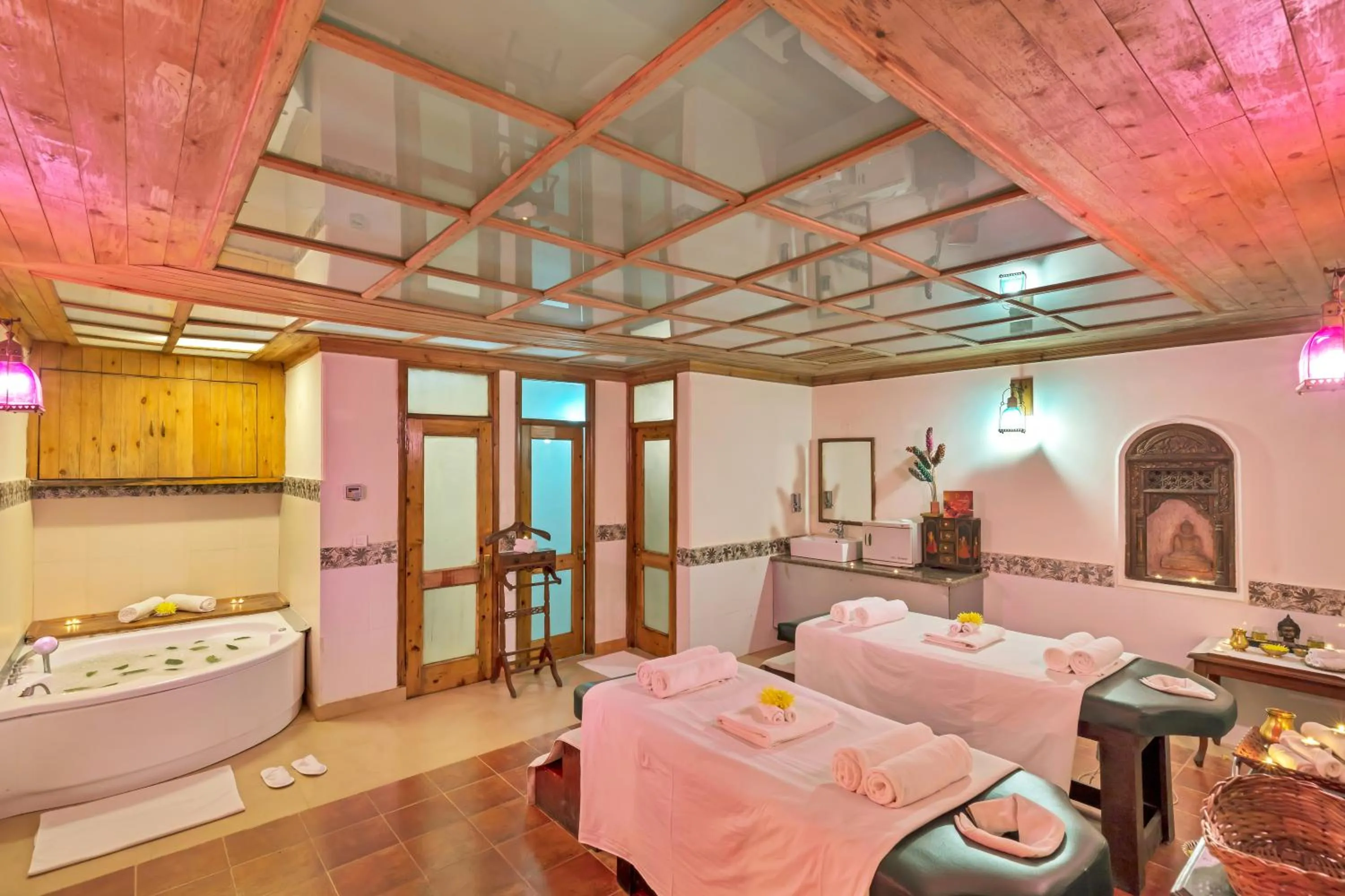 Spa and wellness centre/facilities, Bed in Club Mahindra Mashobra