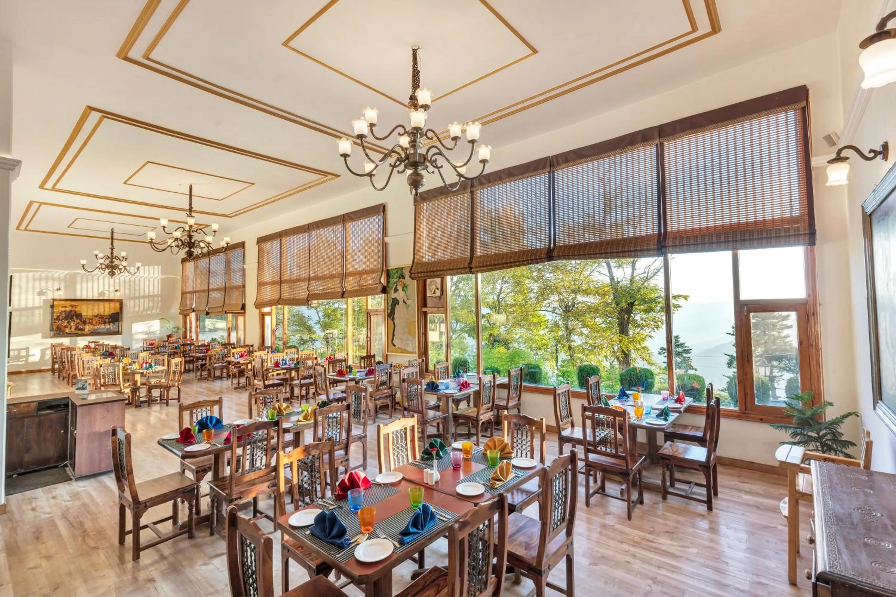 Restaurant/places to eat in Club Mahindra Mashobra