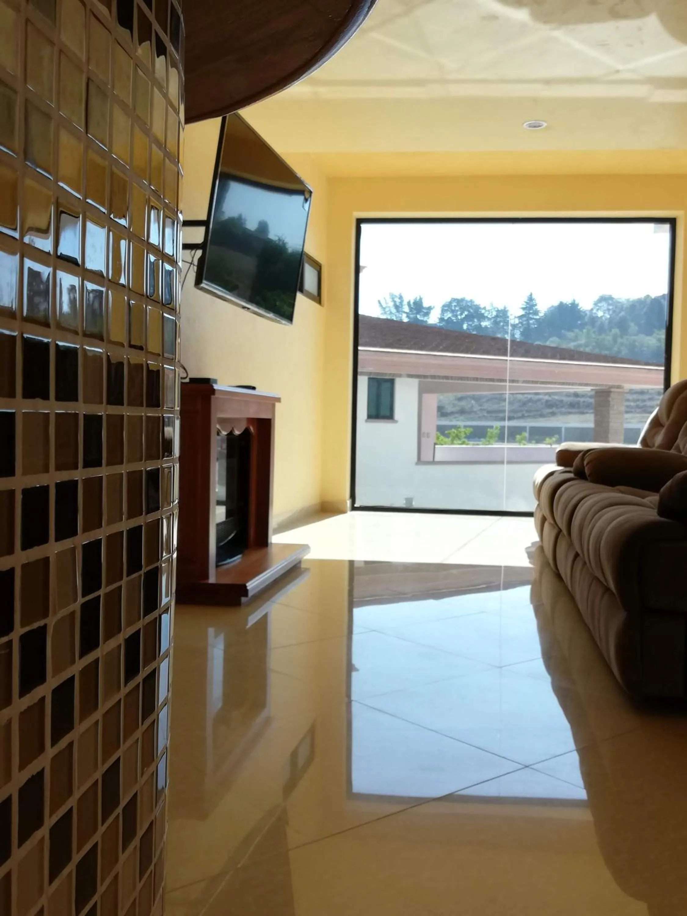Communal lounge/ TV room in Hacienda Maxdá