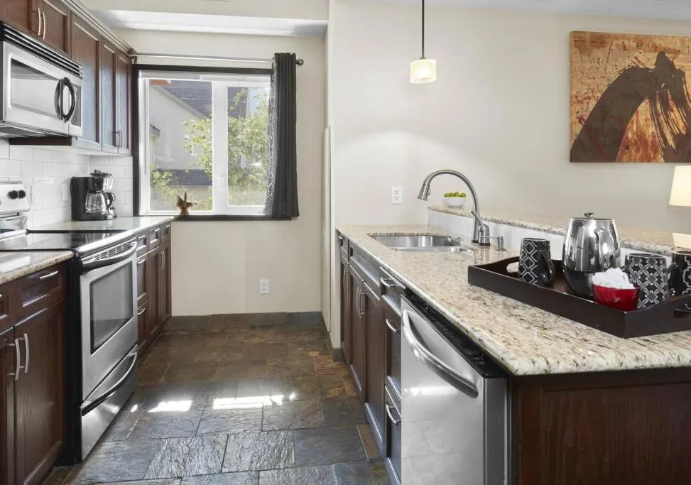 Sundance Suite - Beautiful Condo With Open Pool And Hot Tub