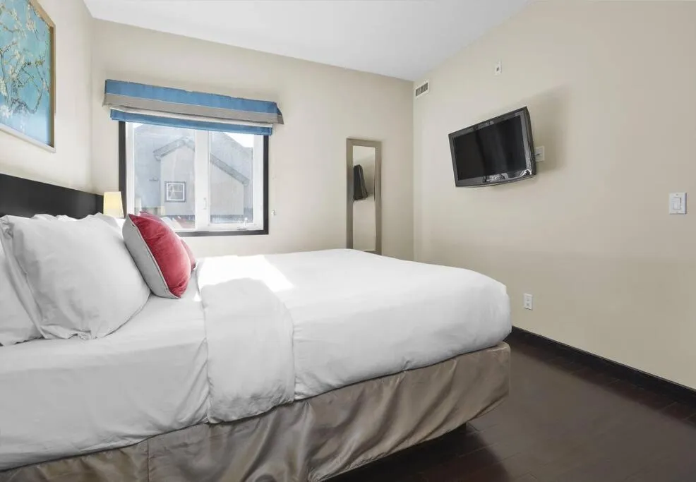 Bed in Sundance Suite - Beautiful Condo With Open Pool And Hot Tub