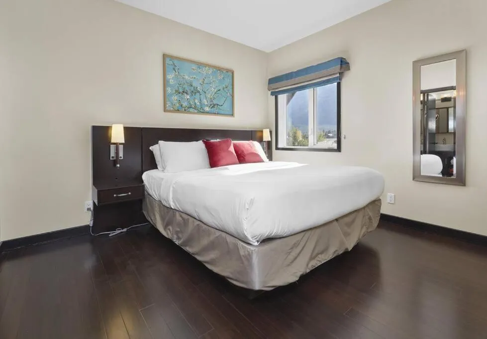 Bed in Sundance Suite - Beautiful Condo With Open Pool And Hot Tub