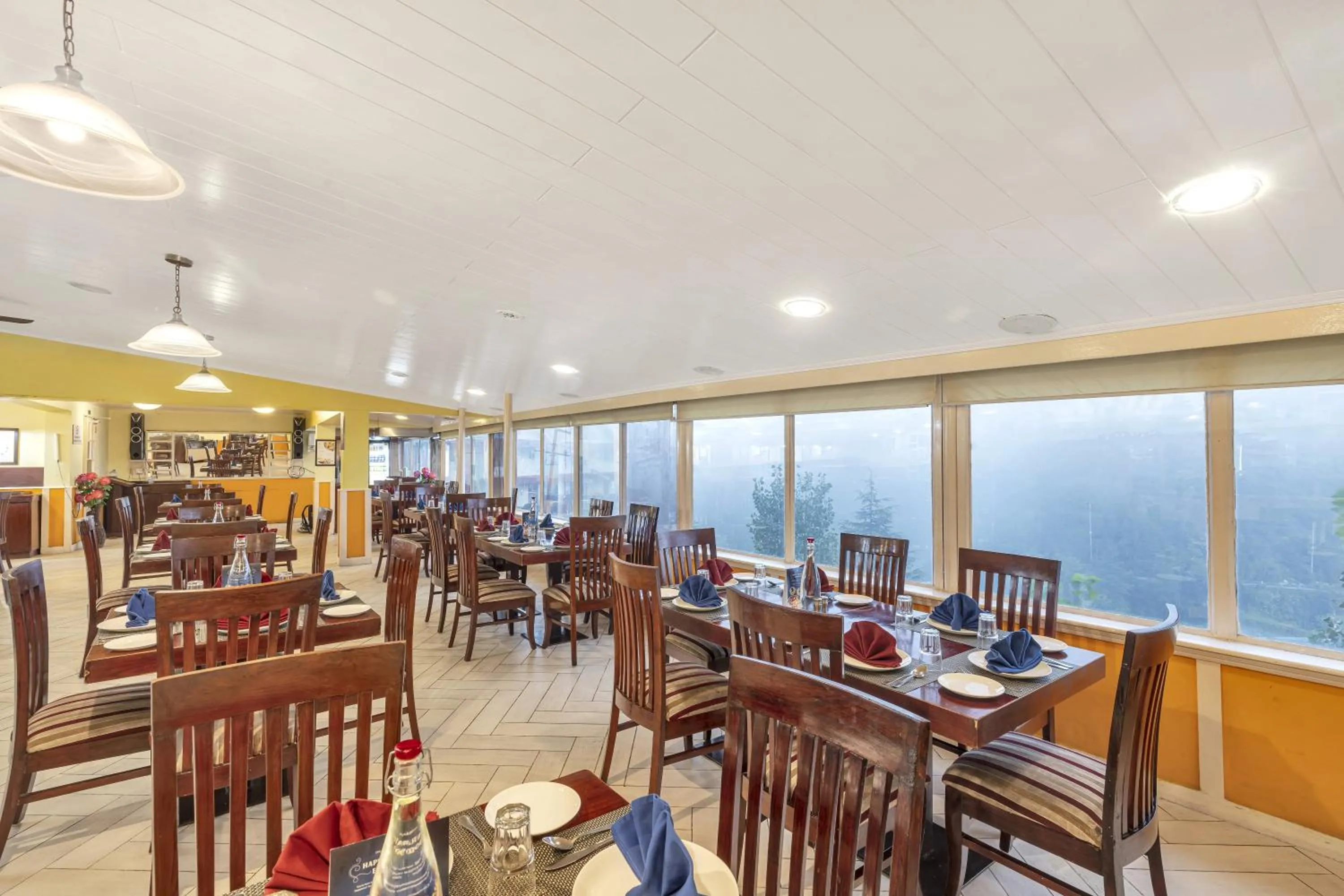 Restaurant/places to eat in Club Mahindra Mussoorie