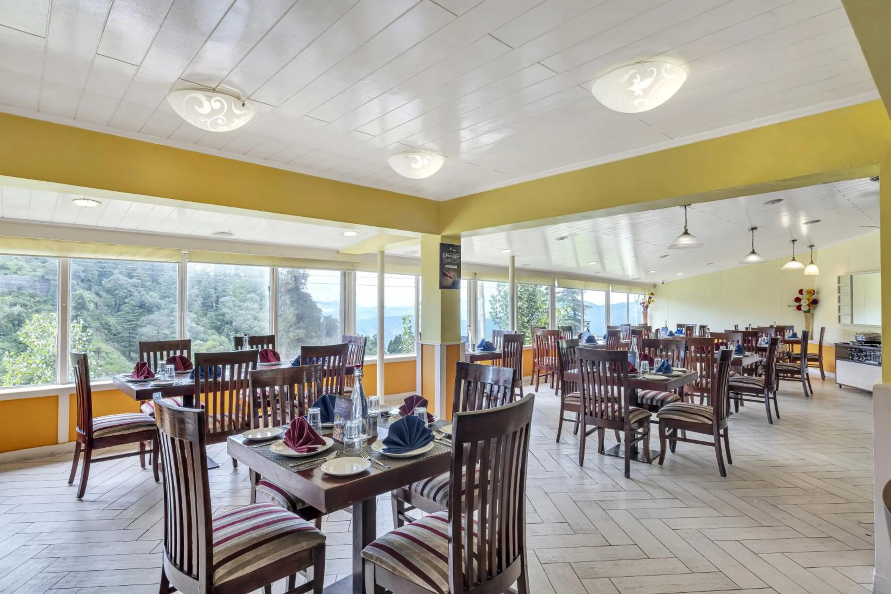 Restaurant/places to eat in Club Mahindra Mussoorie