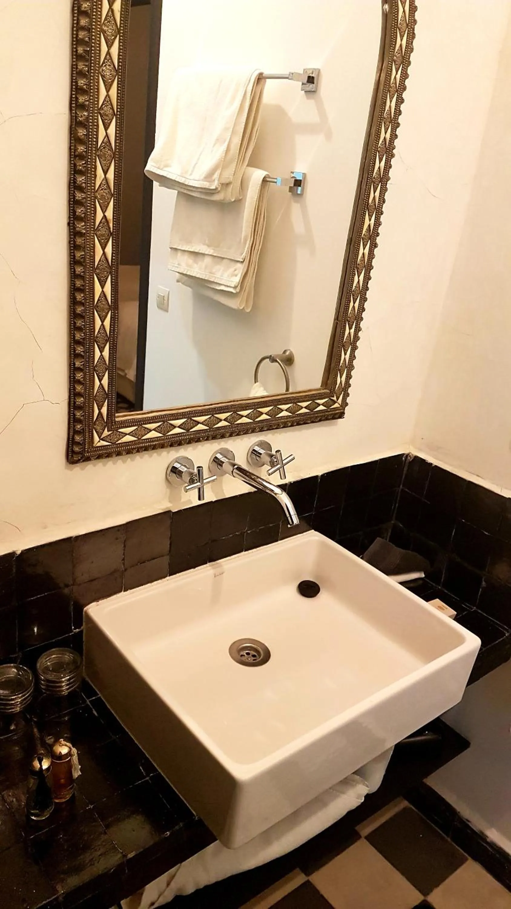 Shower in Riad New Moon