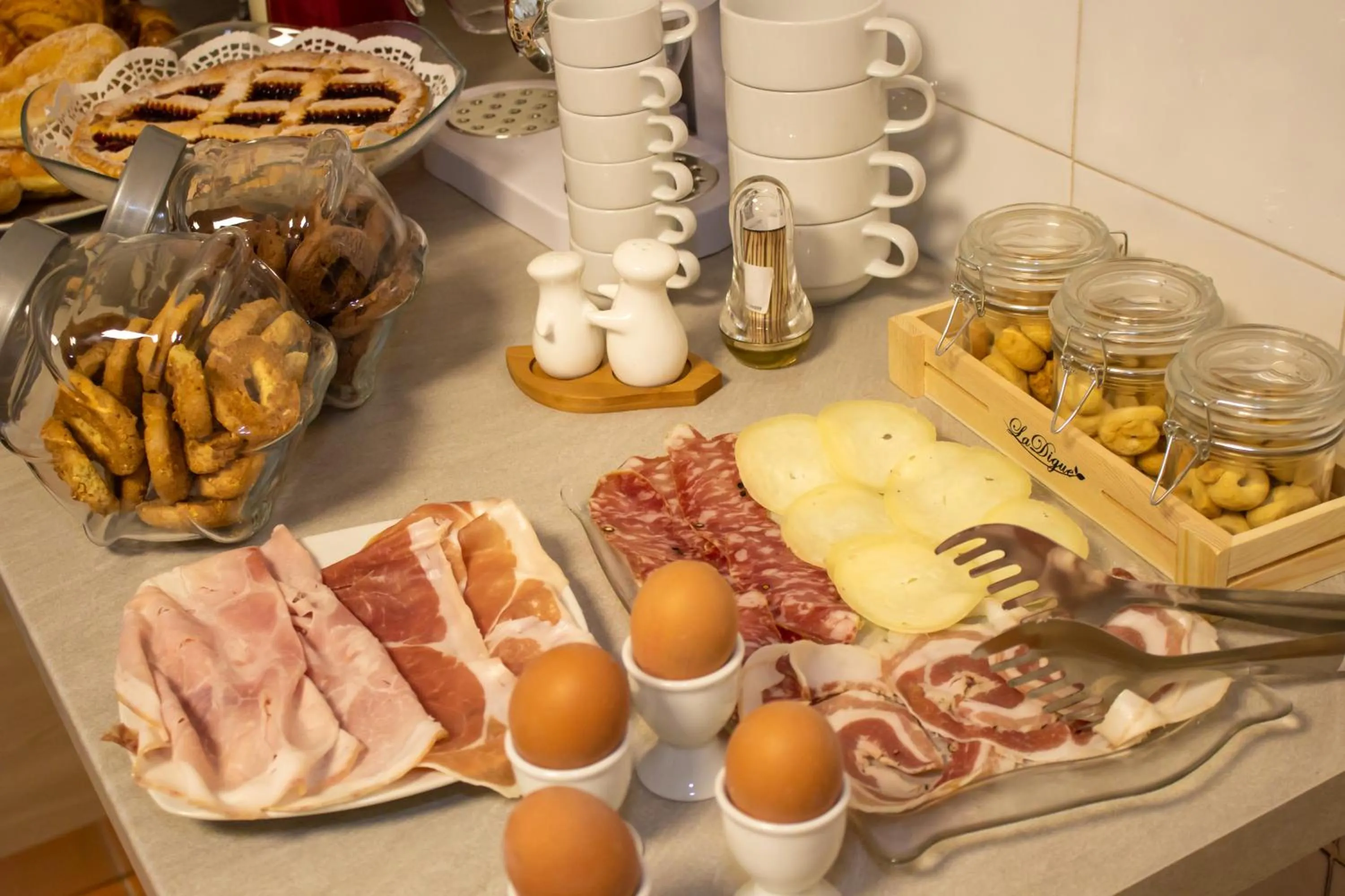 Buffet breakfast in B&B Xenia Pompei