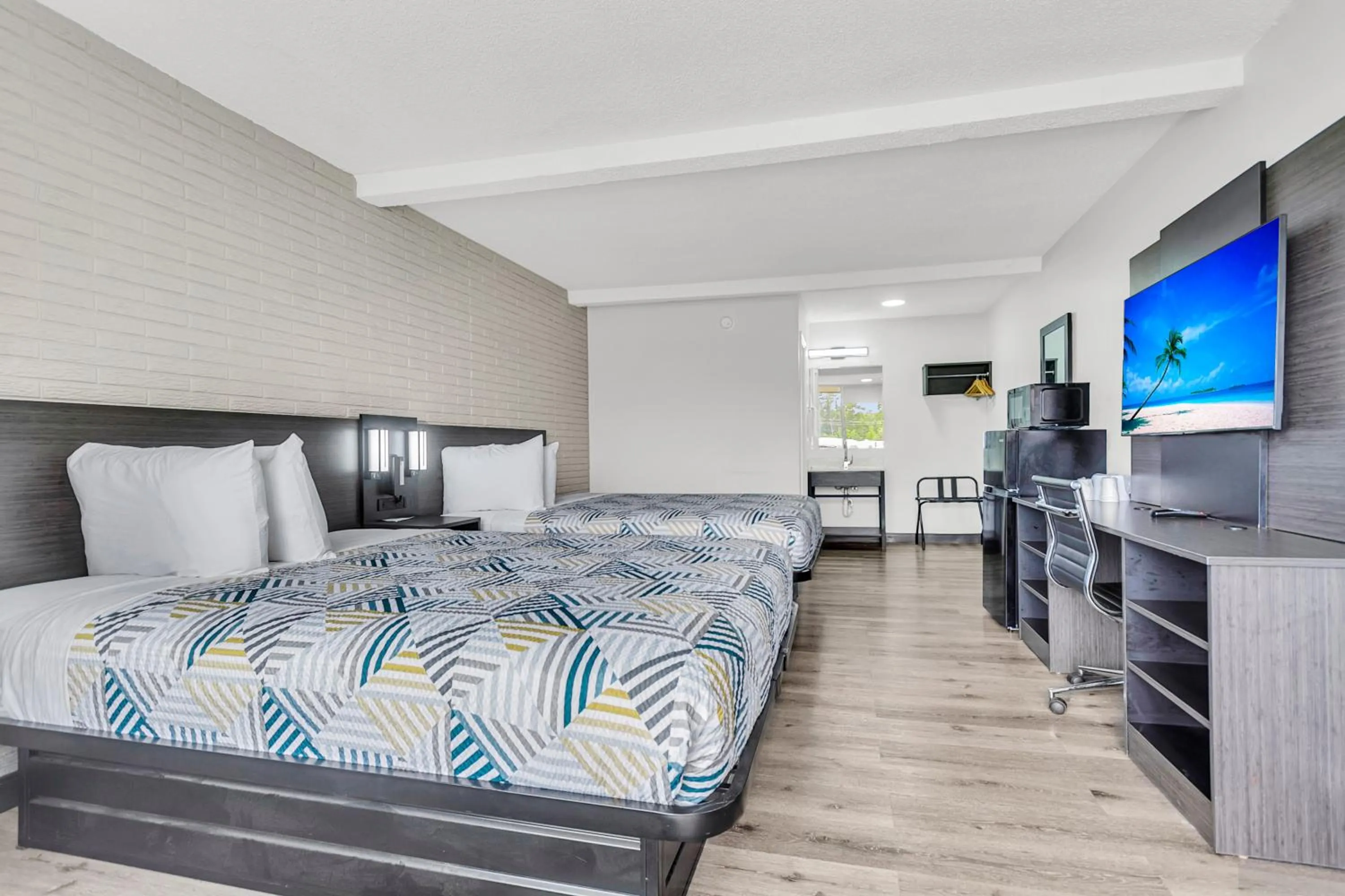 Bed in Motel 6 Summerville, SC Charleston