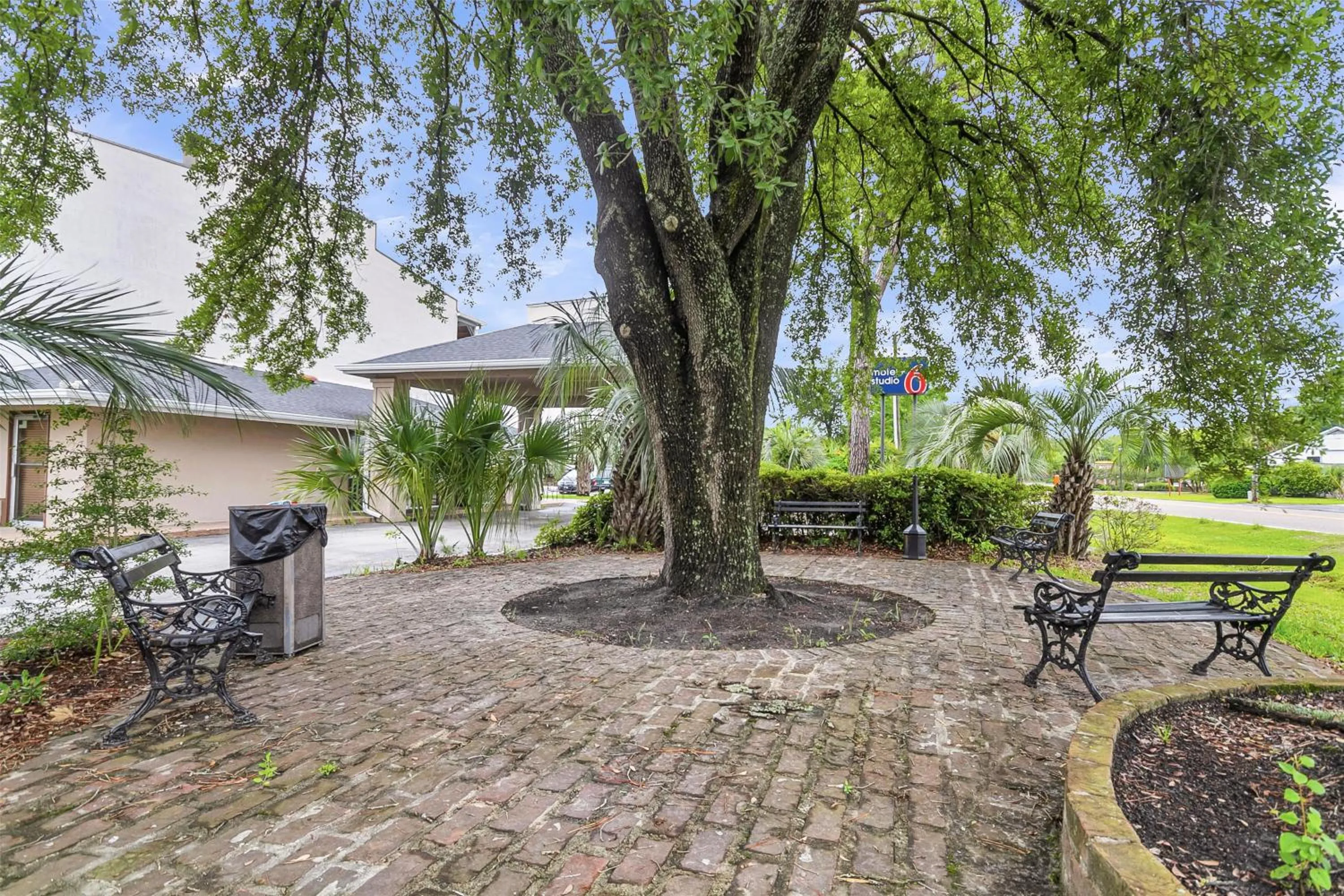 Property building in Motel 6 Summerville, SC Charleston