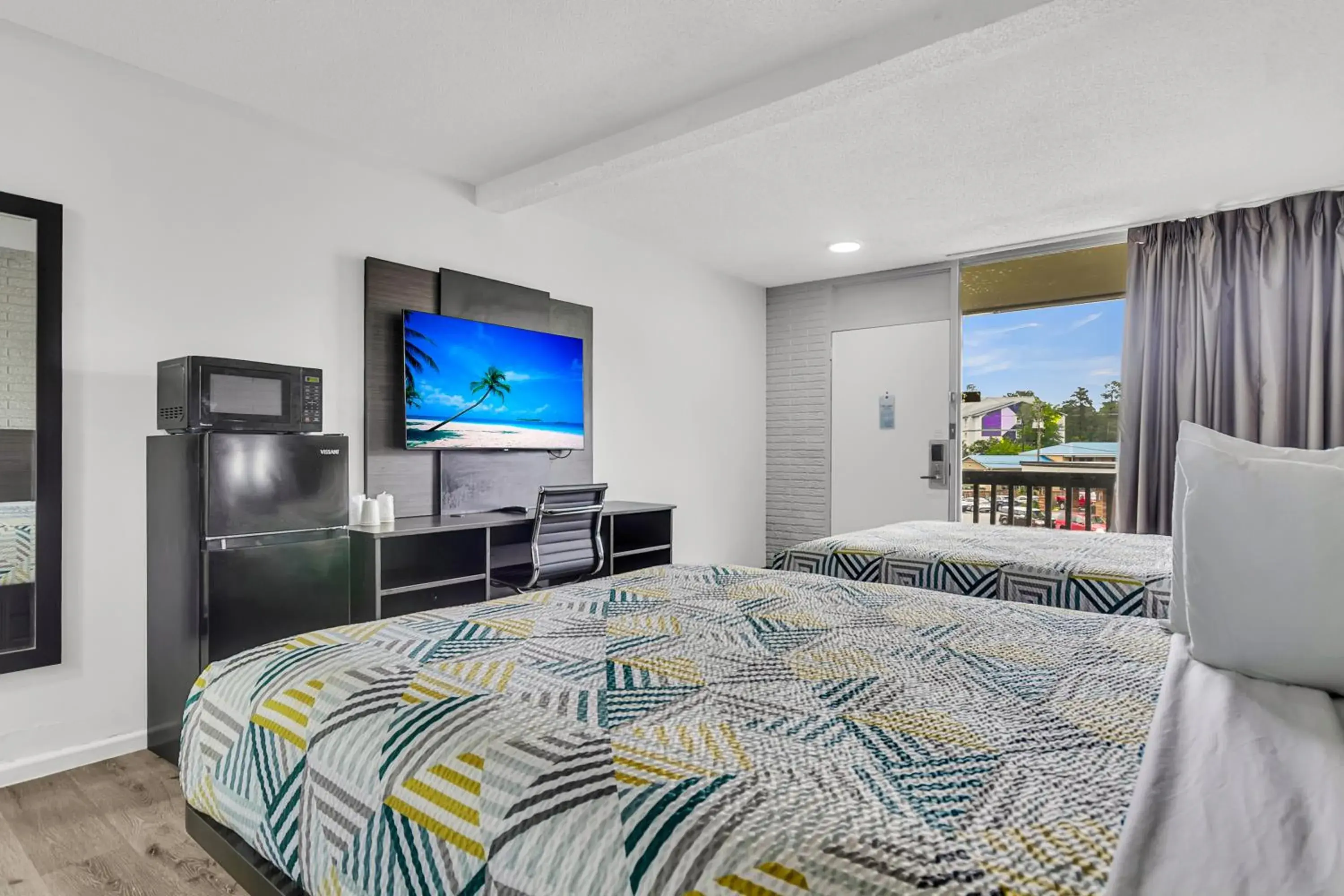 Queen Room with Two Queen Beds - Disability Access - Roll In Shower in Motel 6 Summerville, SC Charleston Queen Room with Two Queen Beds - Disability Access - Roll In Shower in Motel 6 Summerville, SC Charleston