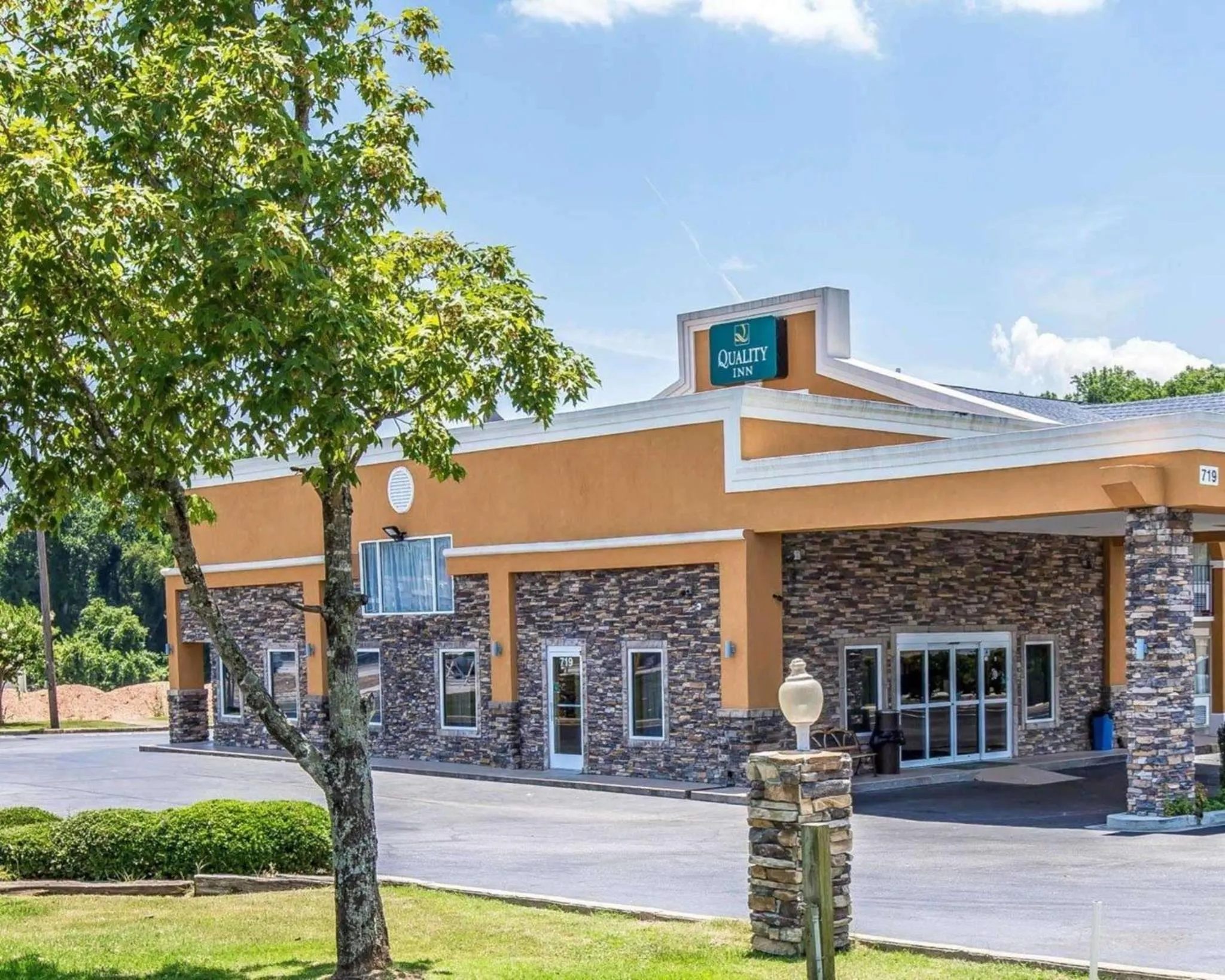 Property building in Quality Inn Greenwood Hwy 25