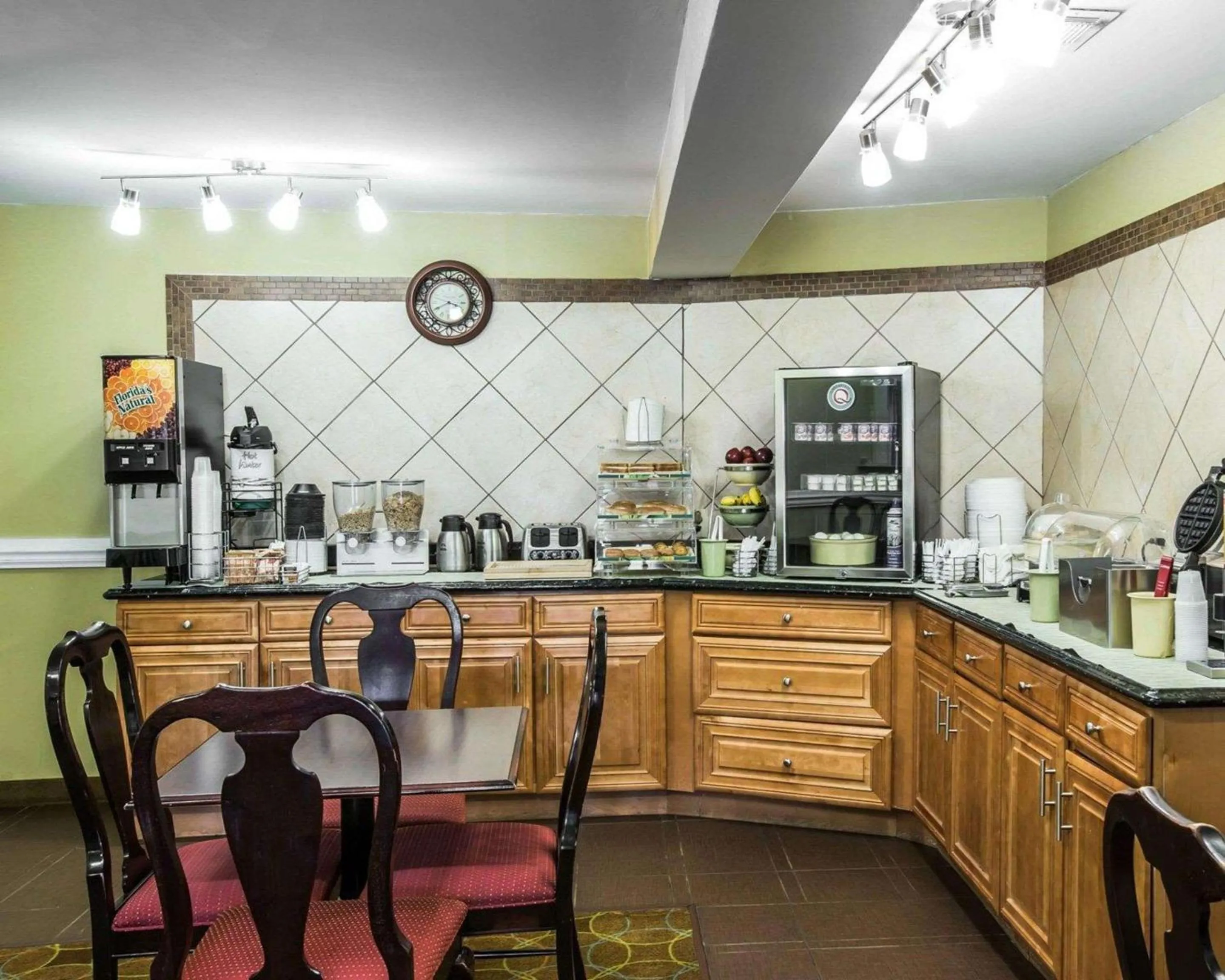 Restaurant/places to eat in Quality Inn Greenwood Hwy 25