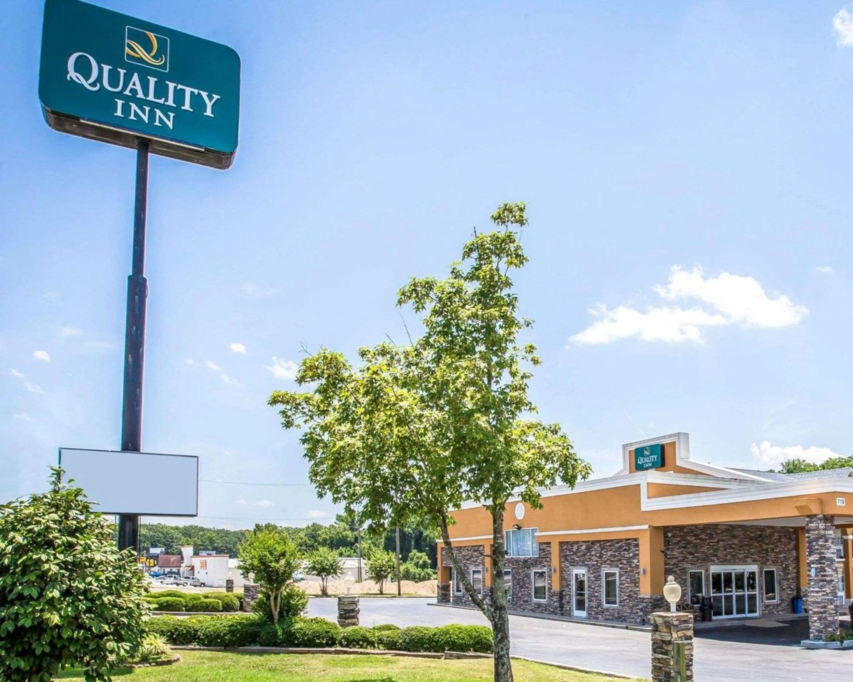 Property building in Quality Inn Greenwood Hwy 25