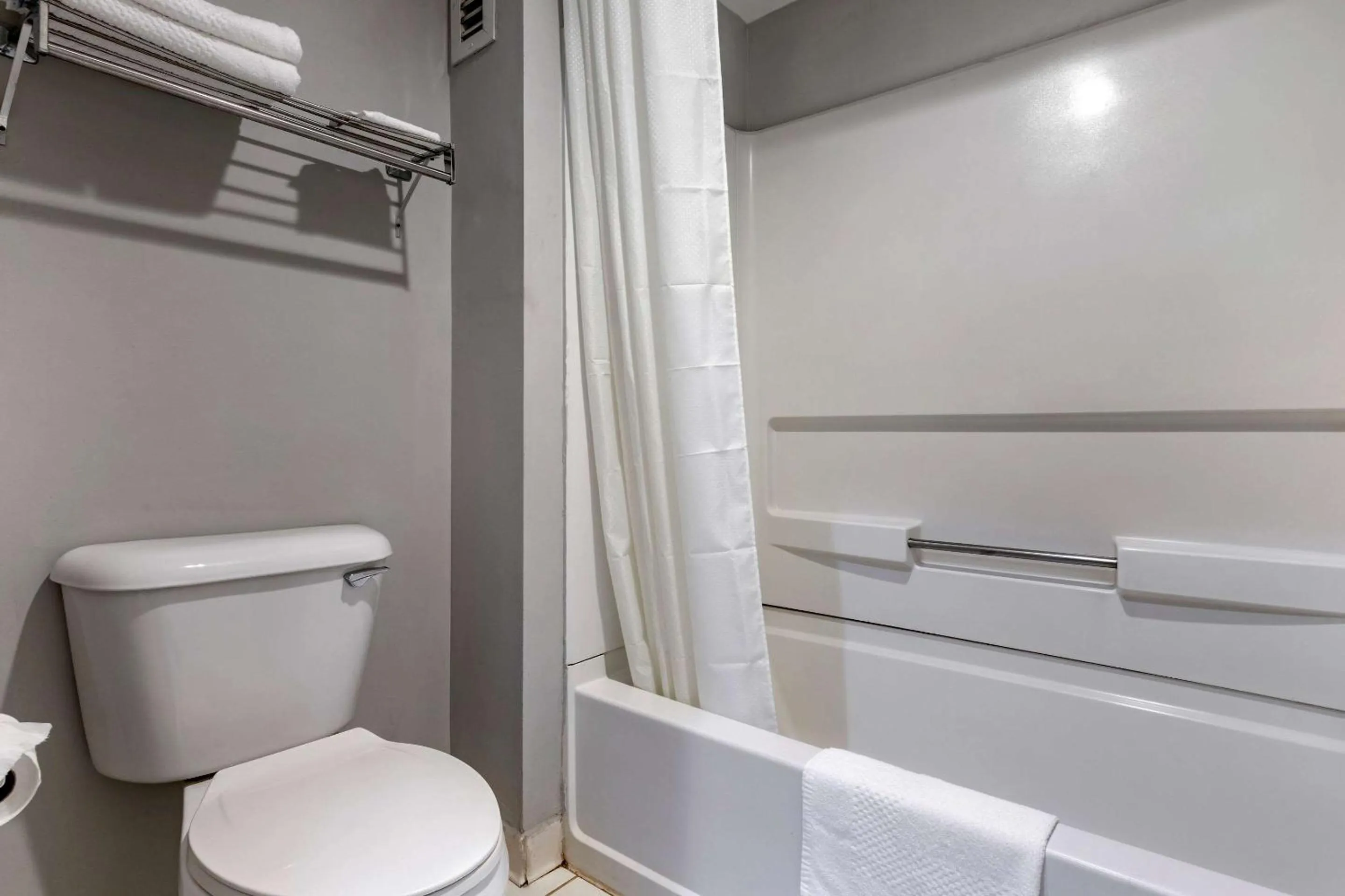 Bedroom in Econo Lodge Saint Stephen