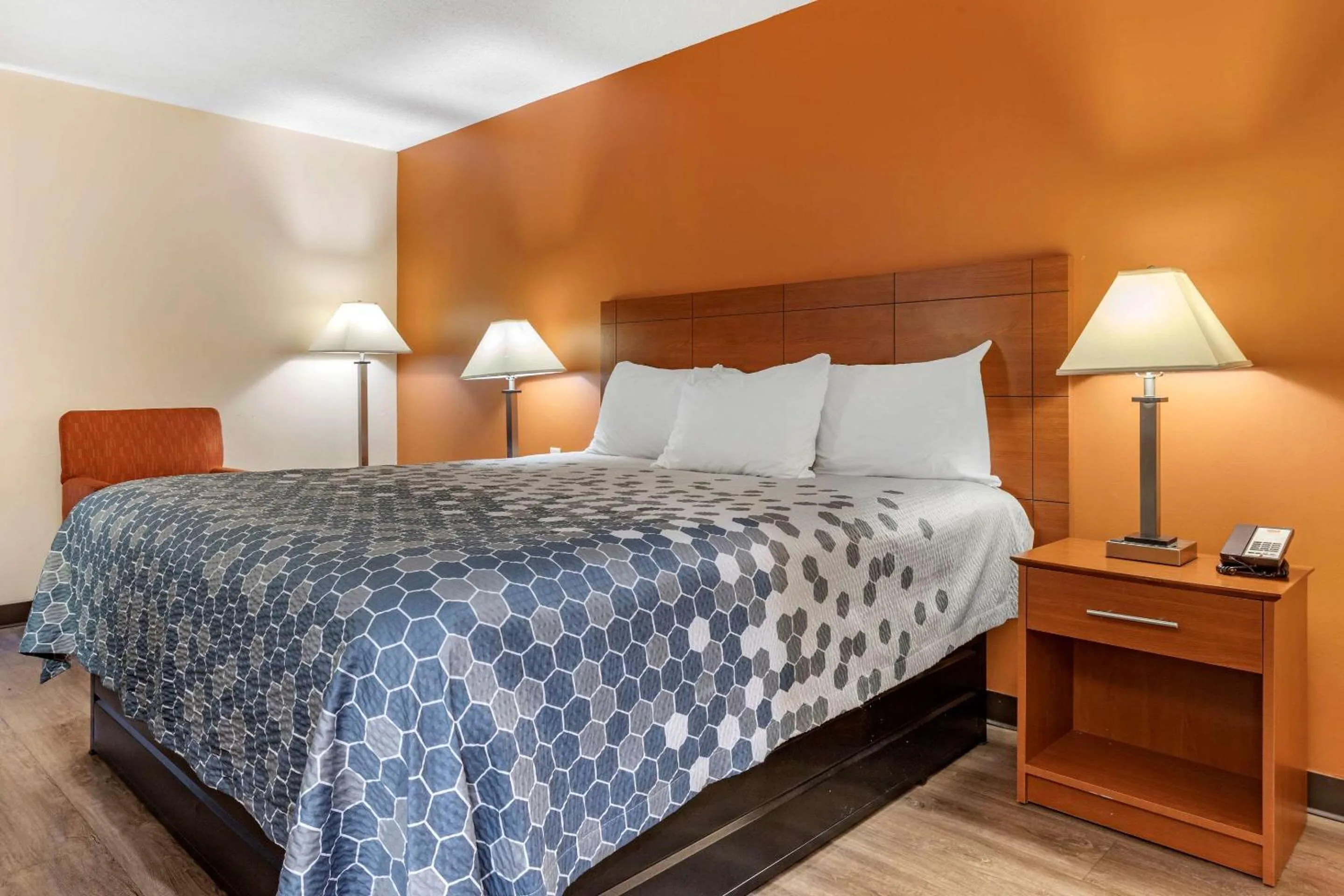 Photo of the whole room, Bed in Econo Lodge Saint Stephen