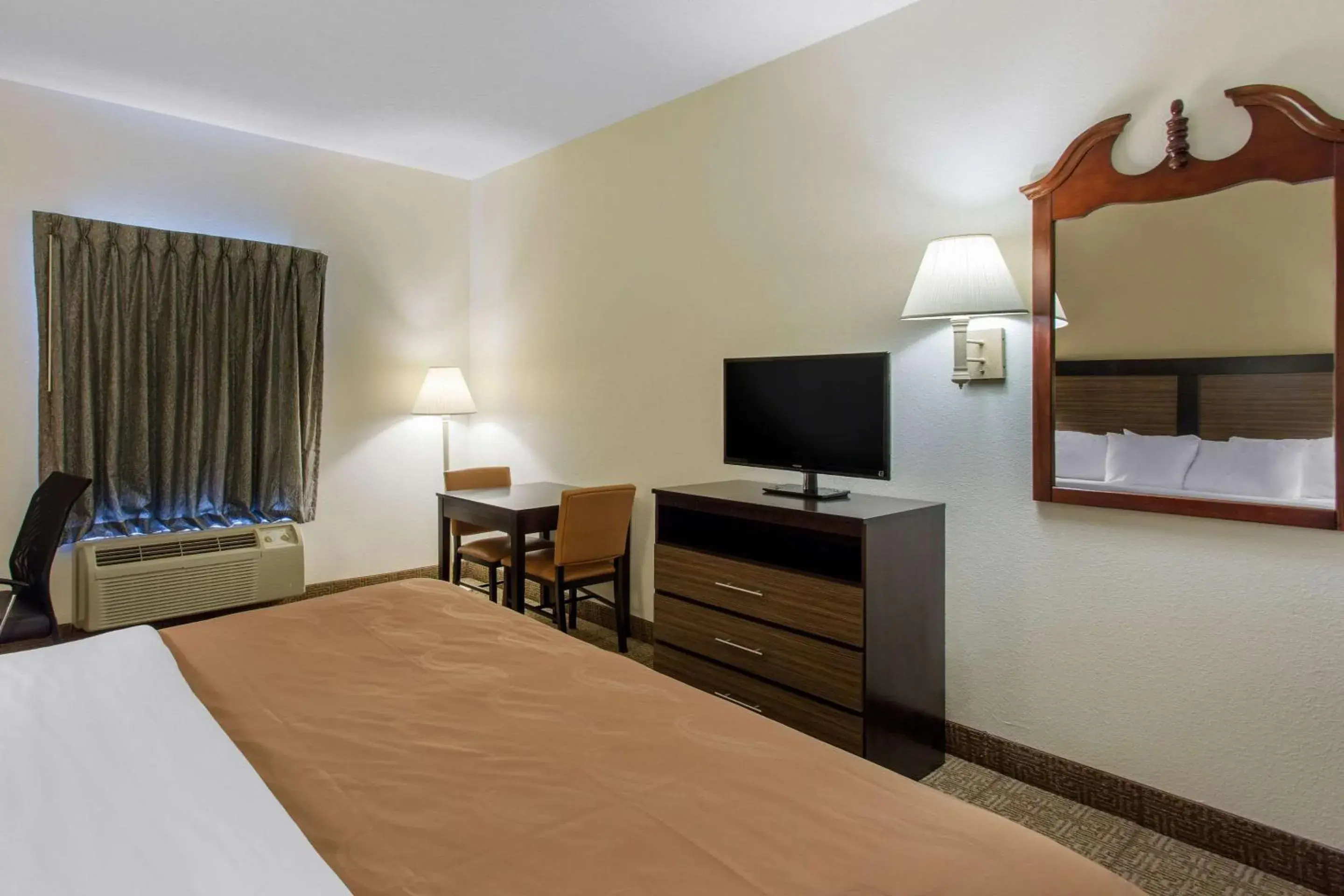 King Room - Non-Smoking in Quality Inn Surfside Myrtle Beach King Room - Non-Smoking in Quality Inn Surfside Myrtle Beach