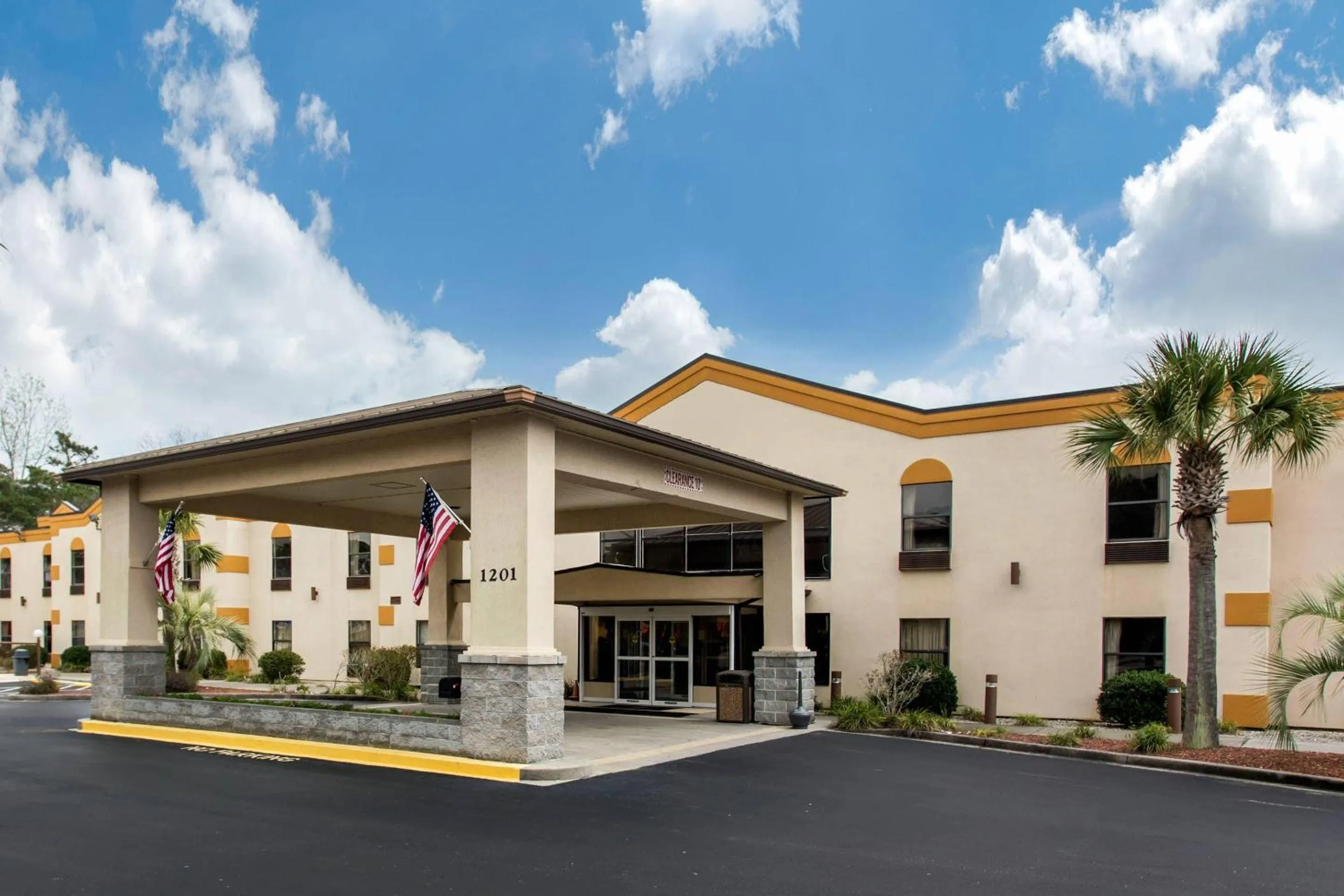 Property building in Quality Inn Surfside Myrtle Beach