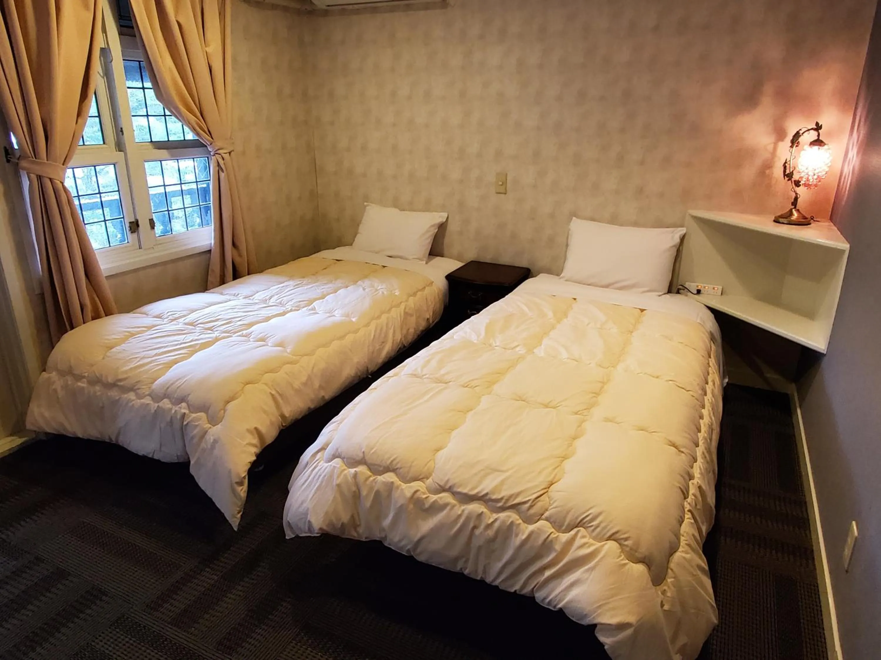 Bedroom, Bed in プチホテル葡萄屋