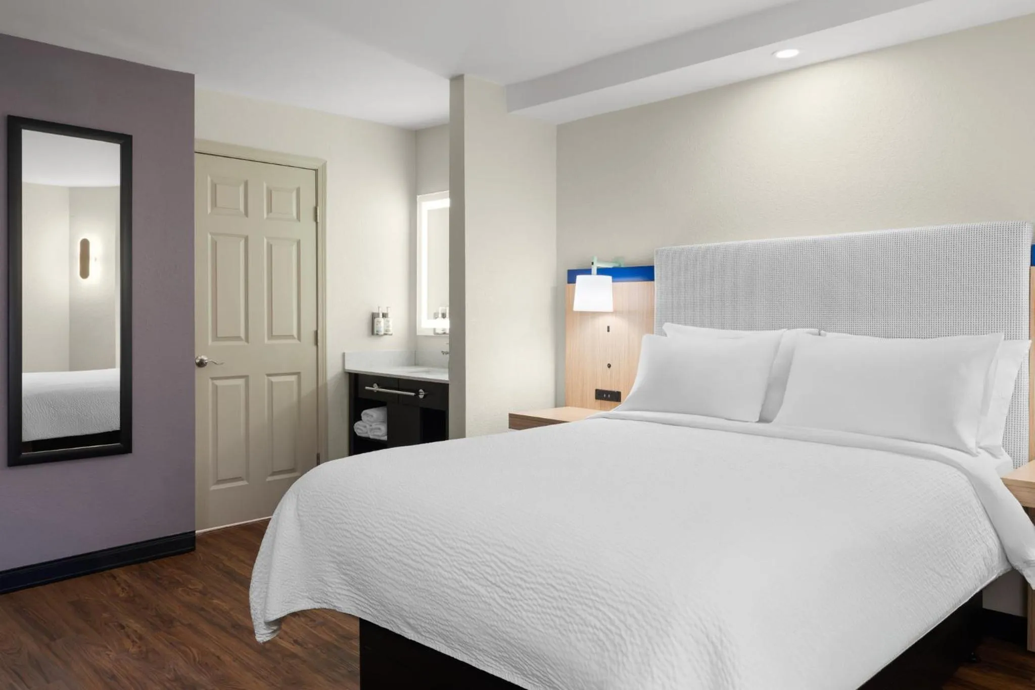 Photo of the whole room, Bed in Garner Hotel Aiken South by IHG