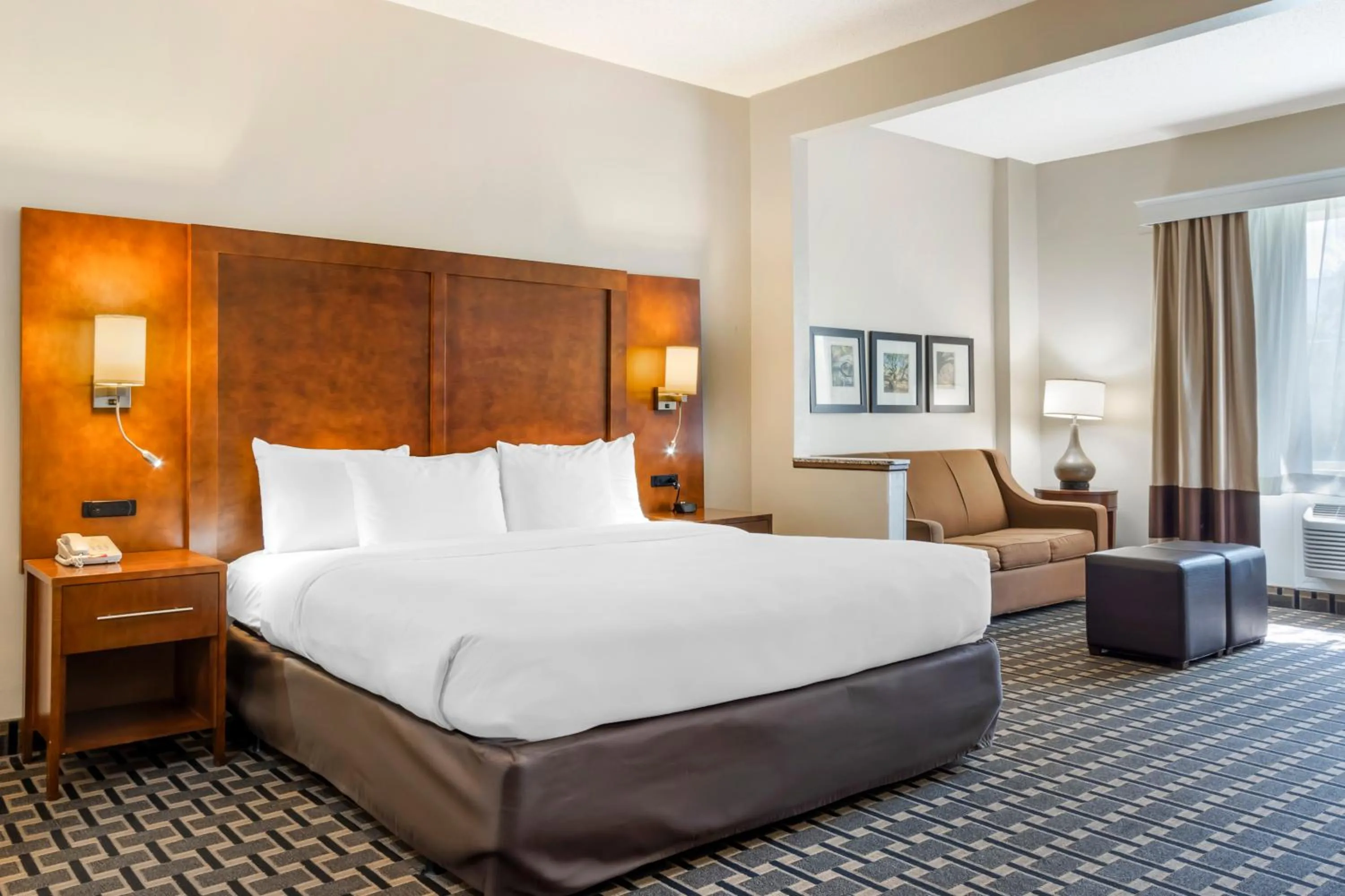 Bed in Comfort Inn Summerville - Charleston