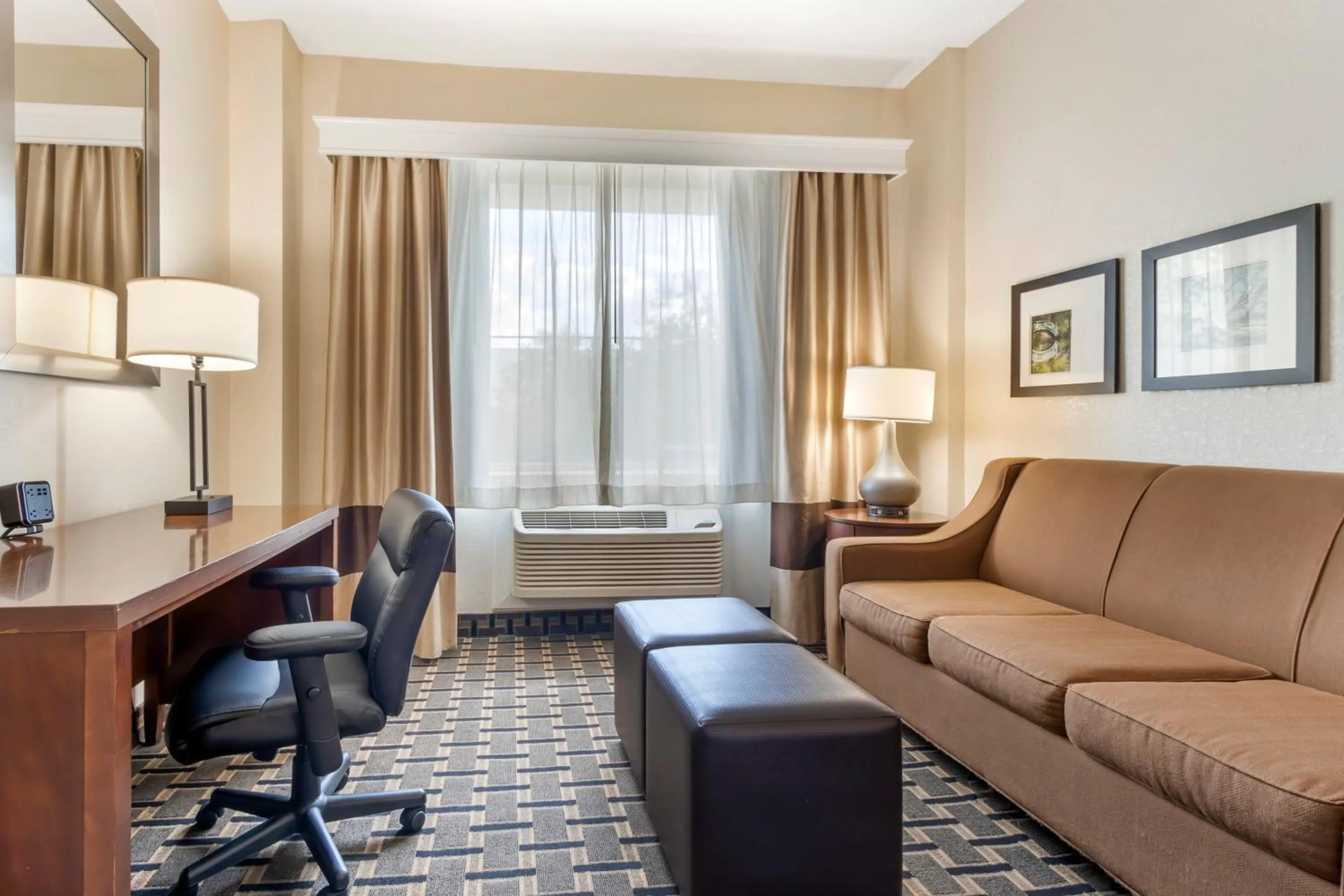 Seating area in Comfort Inn Summerville - Charleston