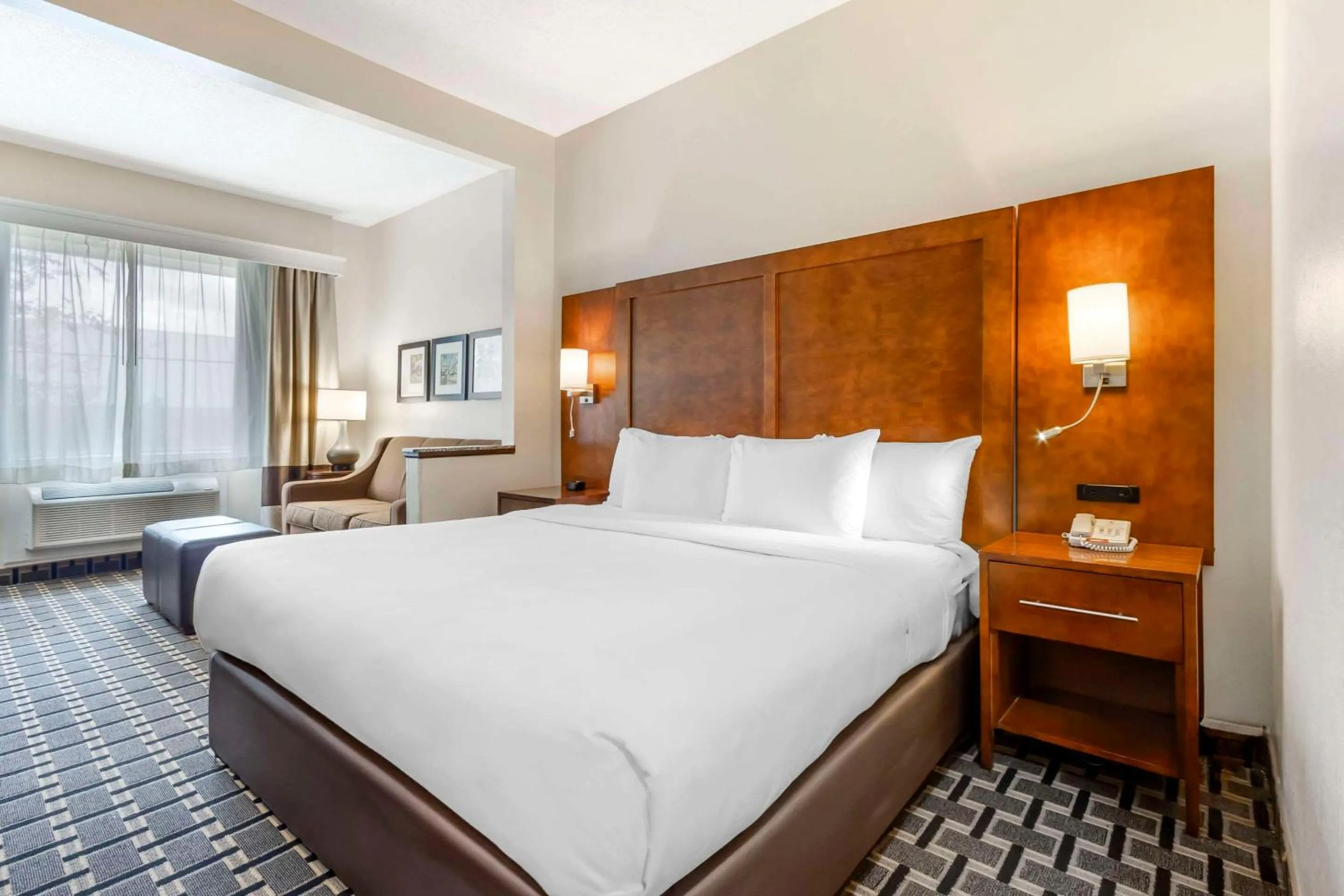 Bedroom, Bed in Comfort Inn Summerville - Charleston