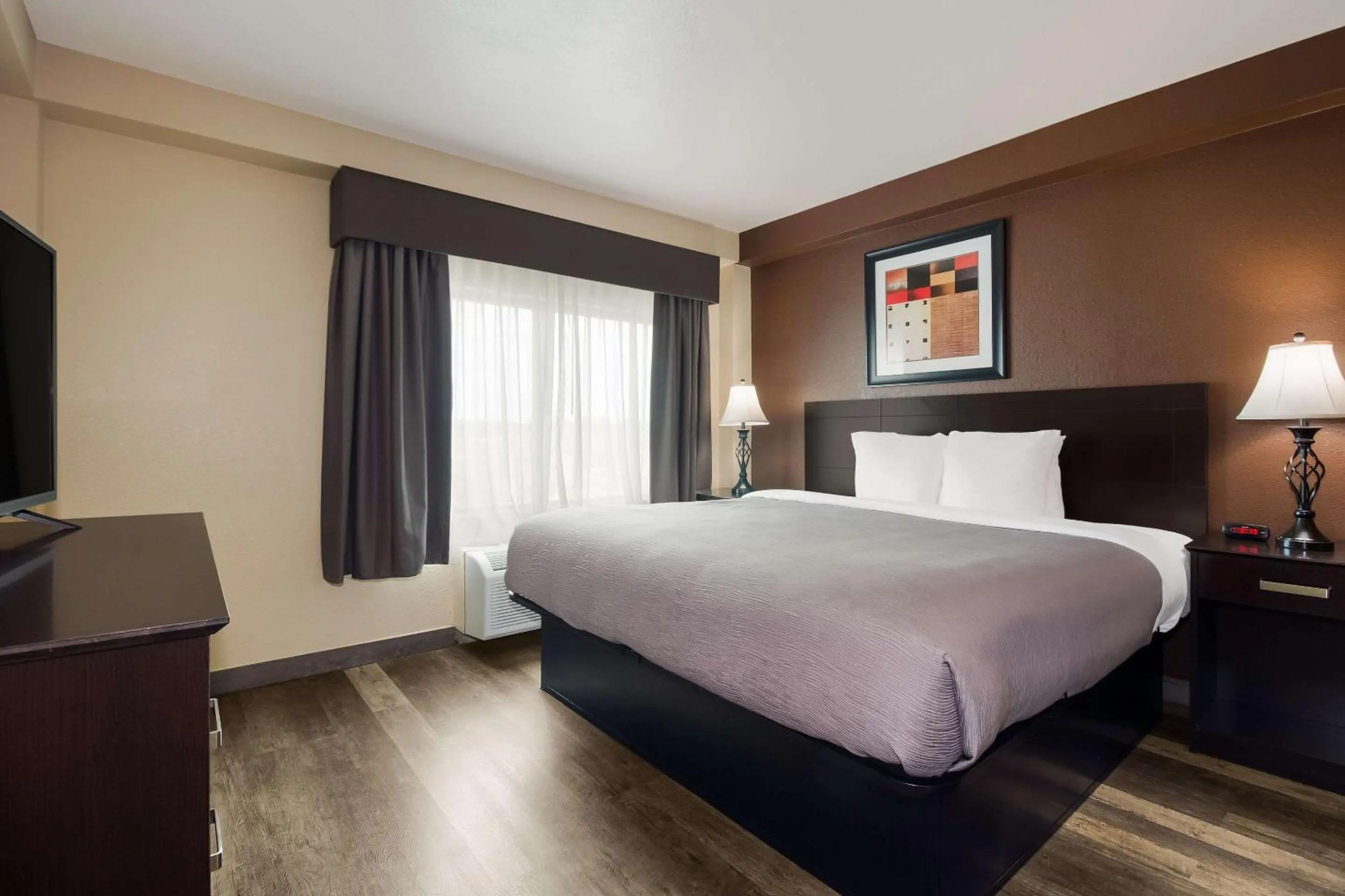 Bedroom, Bed in Quality Inn & Suites North Myrtle Beach