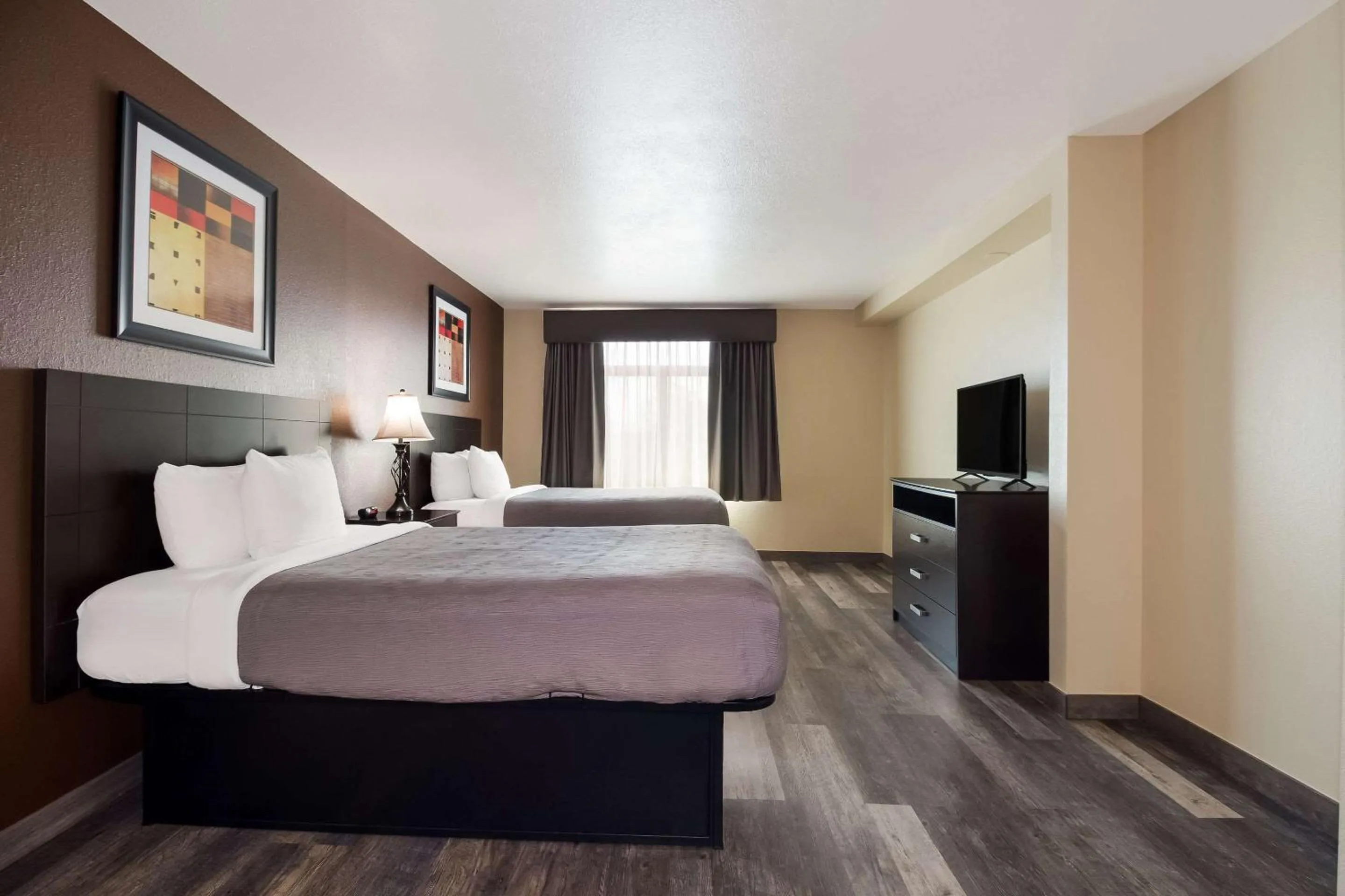 Bedroom, Bed in Quality Inn & Suites North Myrtle Beach