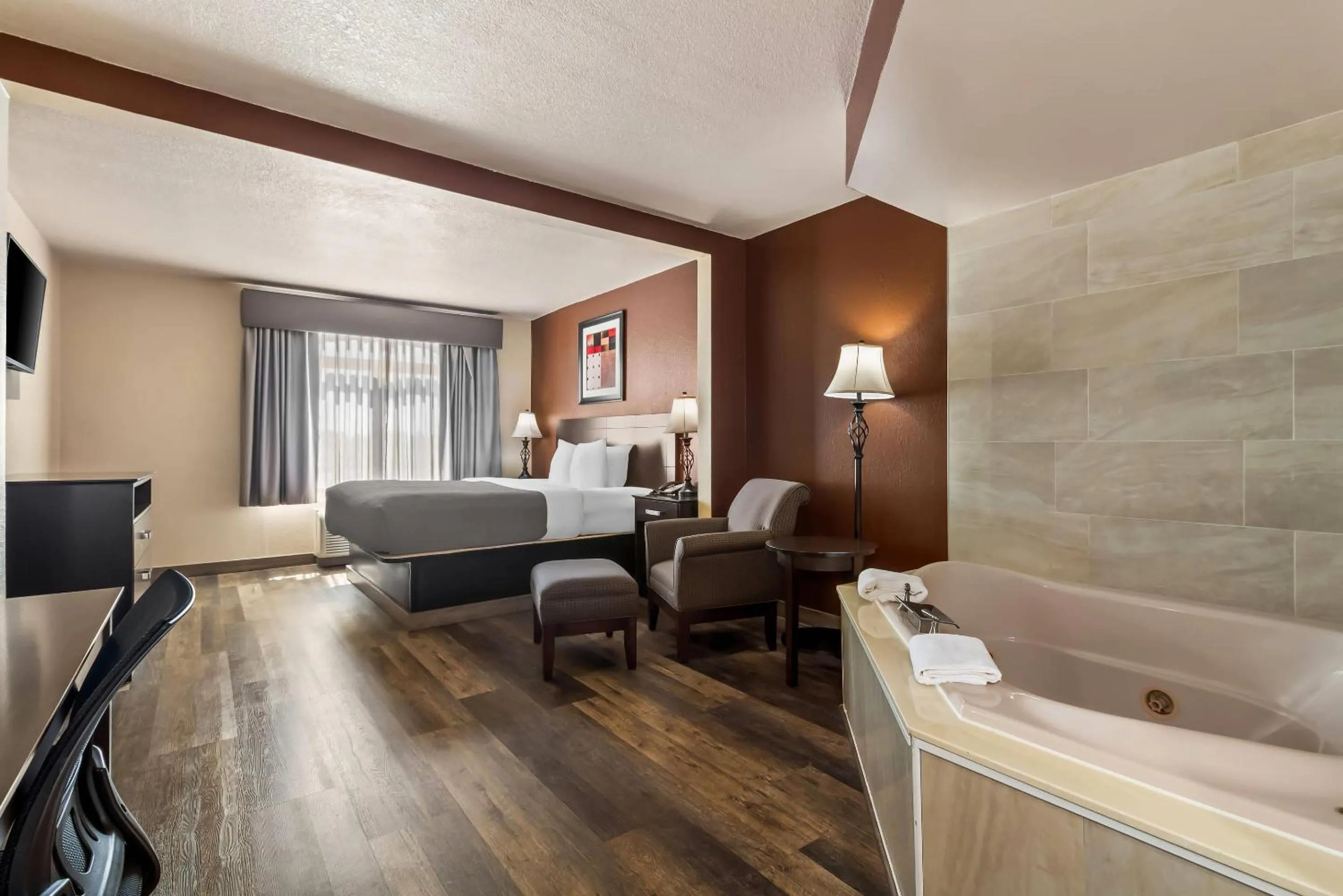 Bedroom, Bed in Quality Inn & Suites North Myrtle Beach