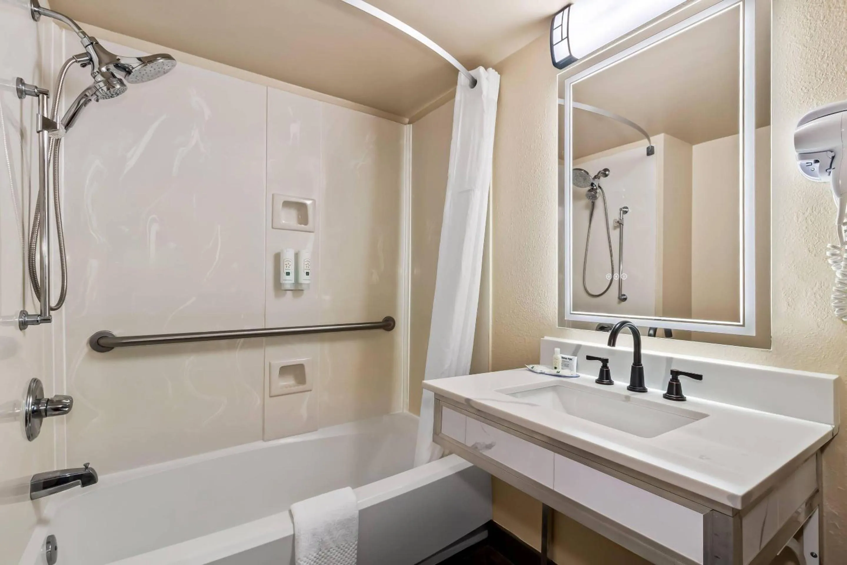 Bedroom in Quality Inn & Suites North Myrtle Beach