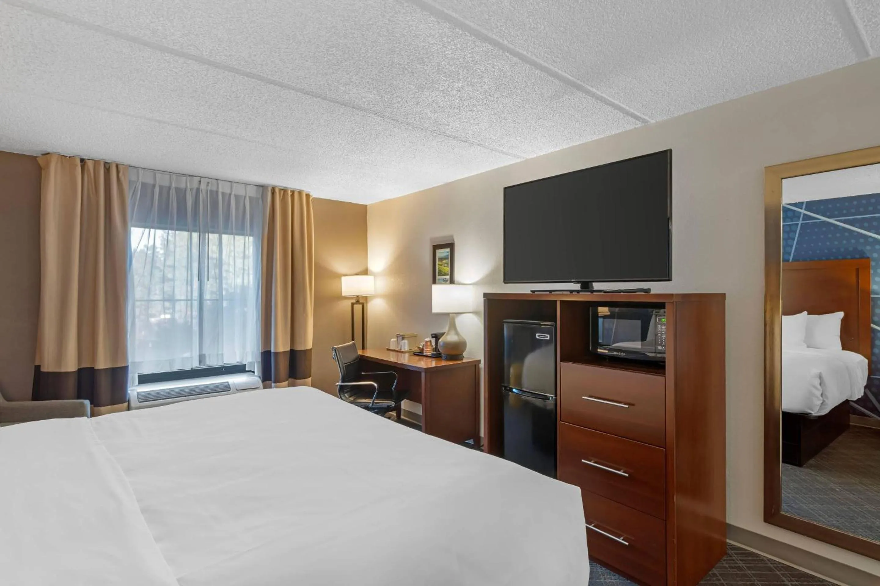 Bedroom, Bed in Comfort Inn & Suites Spartanburg North