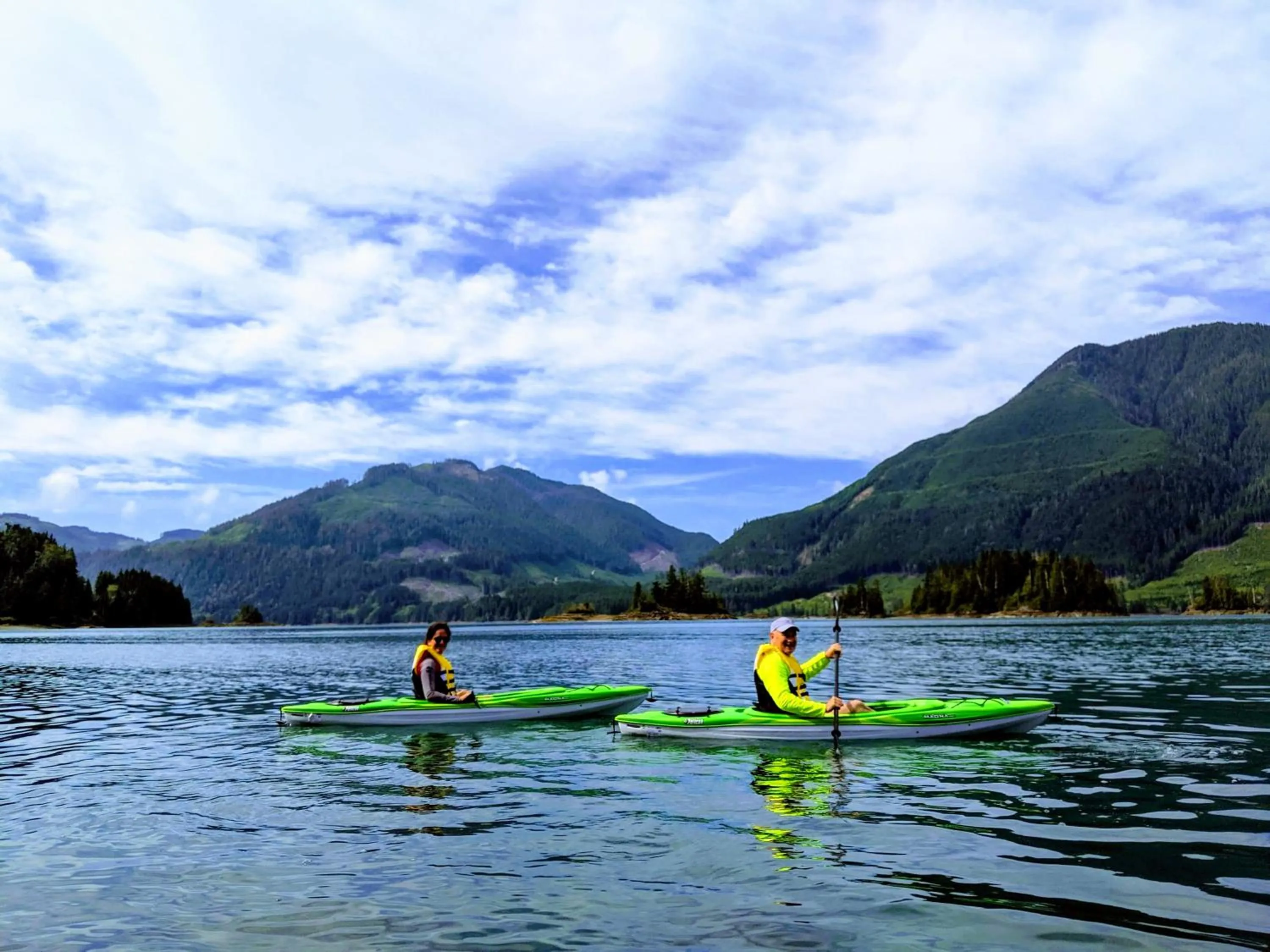 Canoeing in Frigon Suite -Waterfront