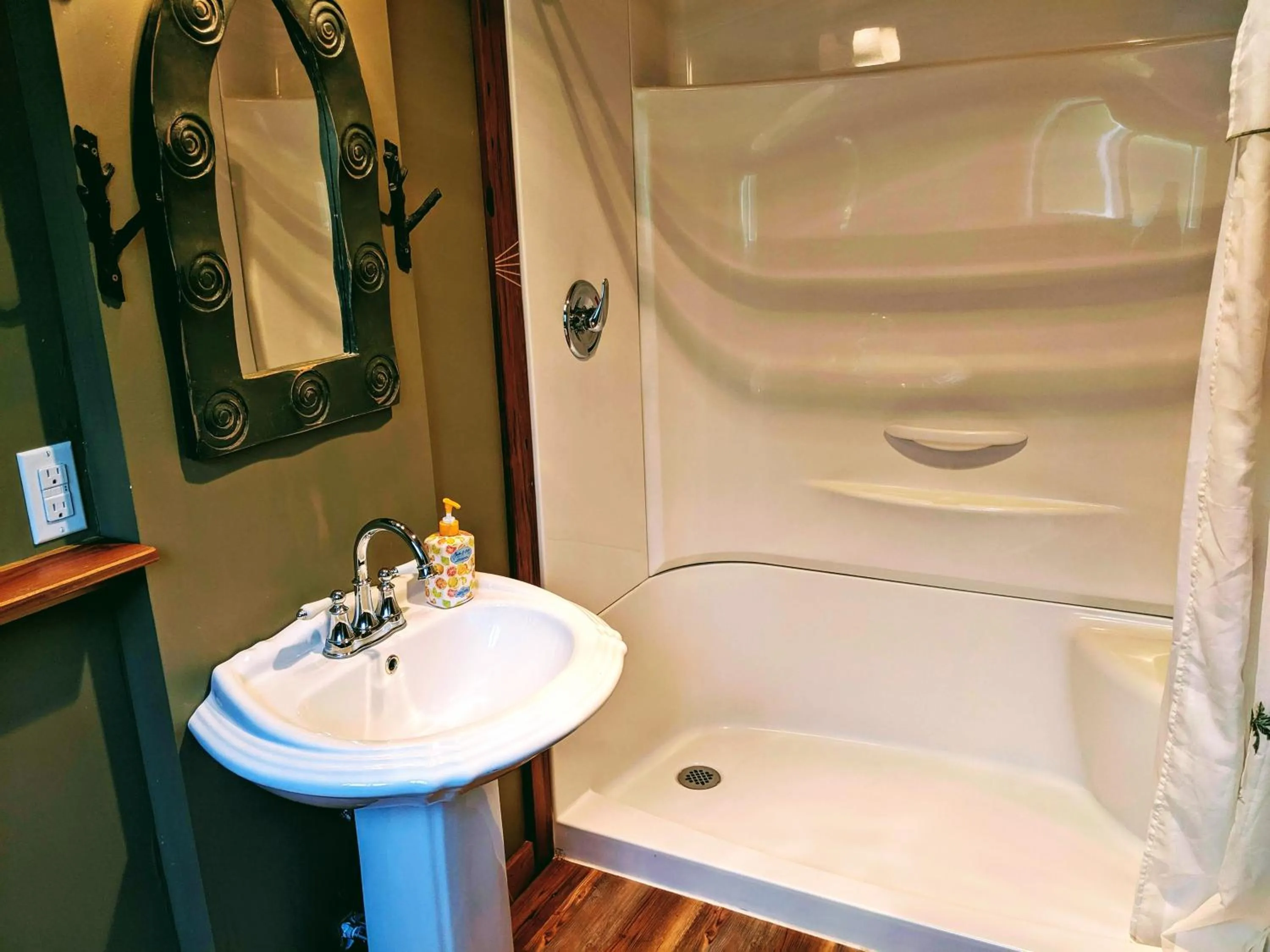 Shower in Frigon Suite -Waterfront