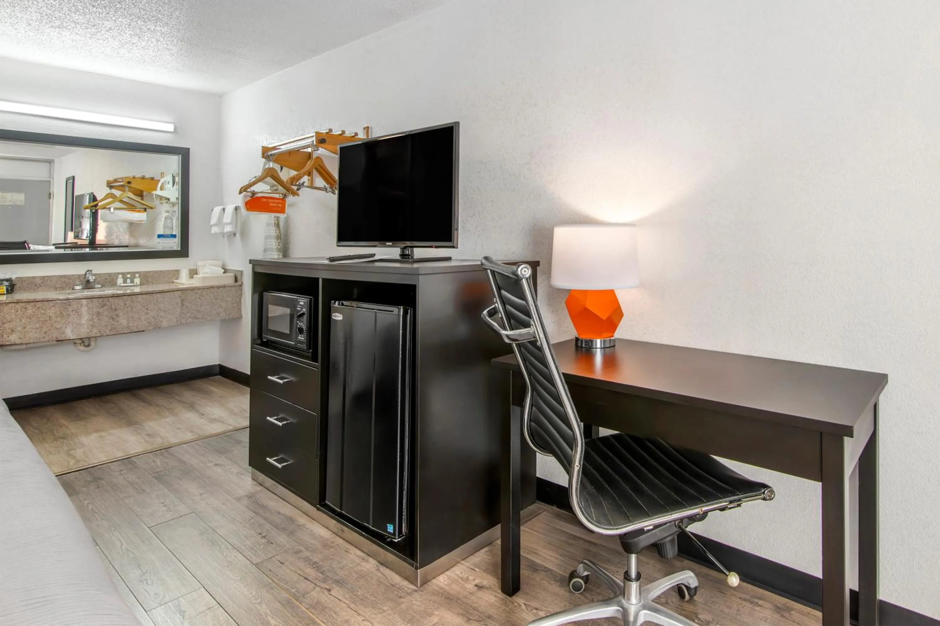 TV and multimedia in Quality Inn & Suites Hardeeville - Savannah North