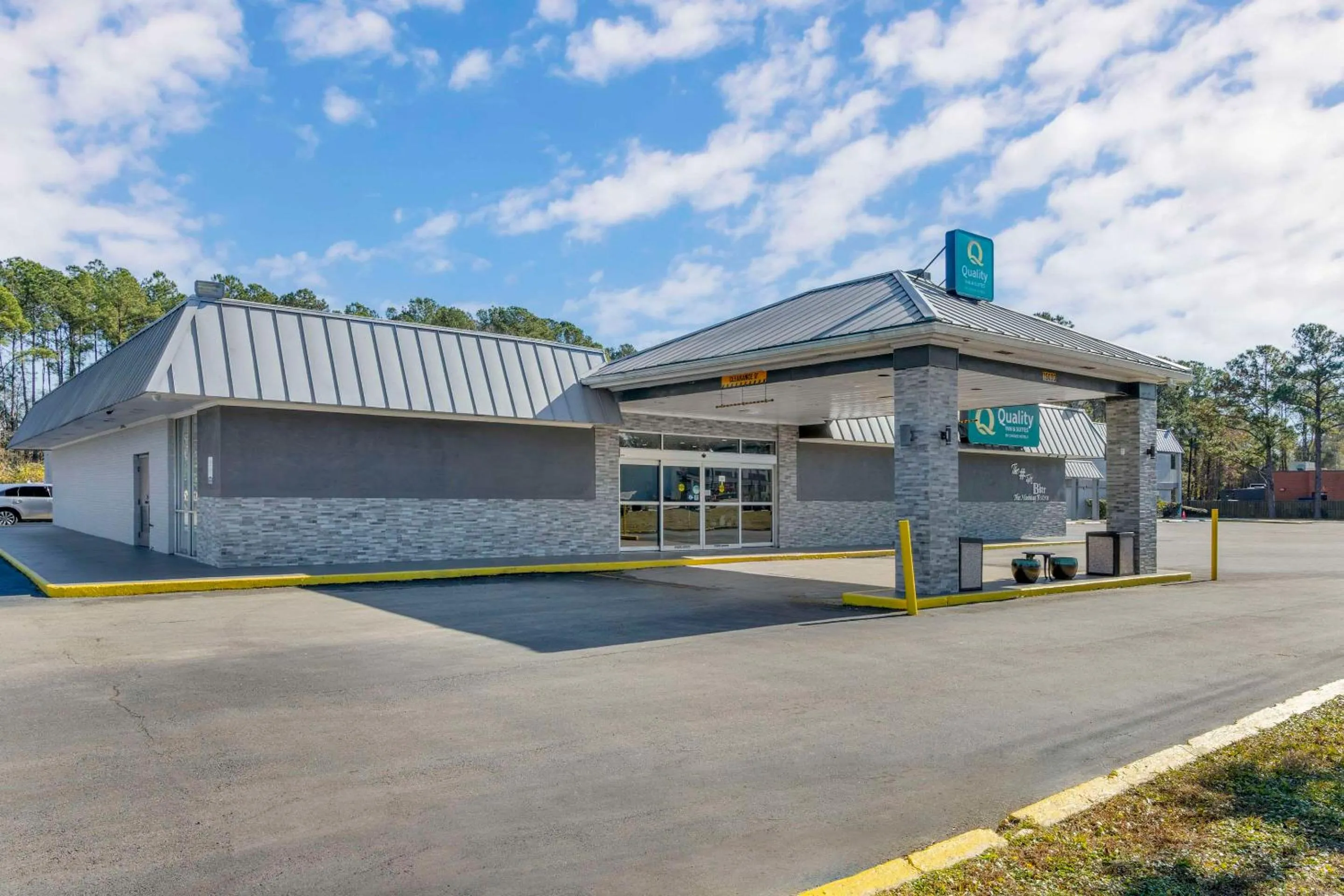 Property building in Quality Inn & Suites Hardeeville - Savannah North