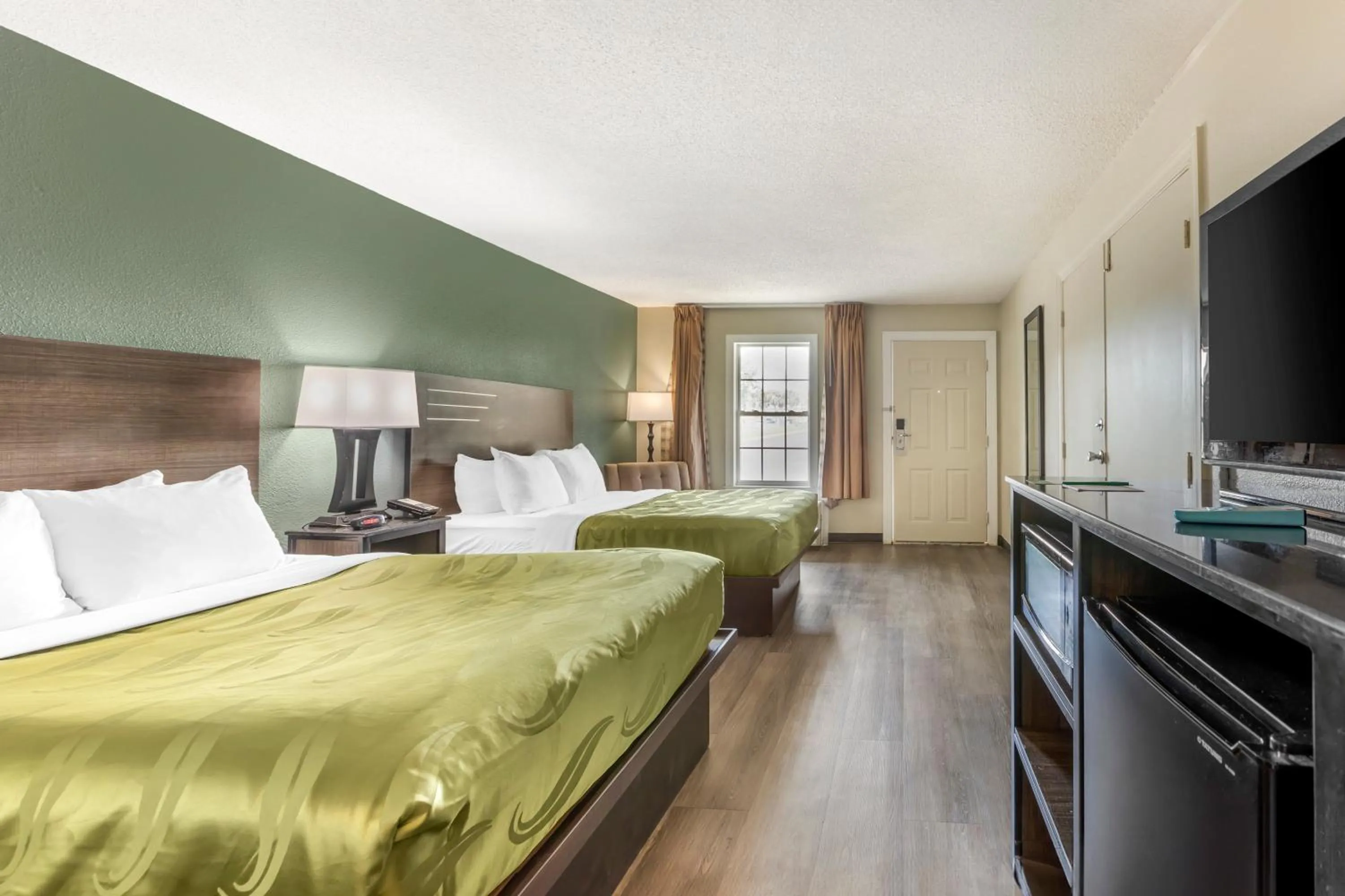 Photo of the whole room, Bed in Quality Inn & Suites Santee I-95