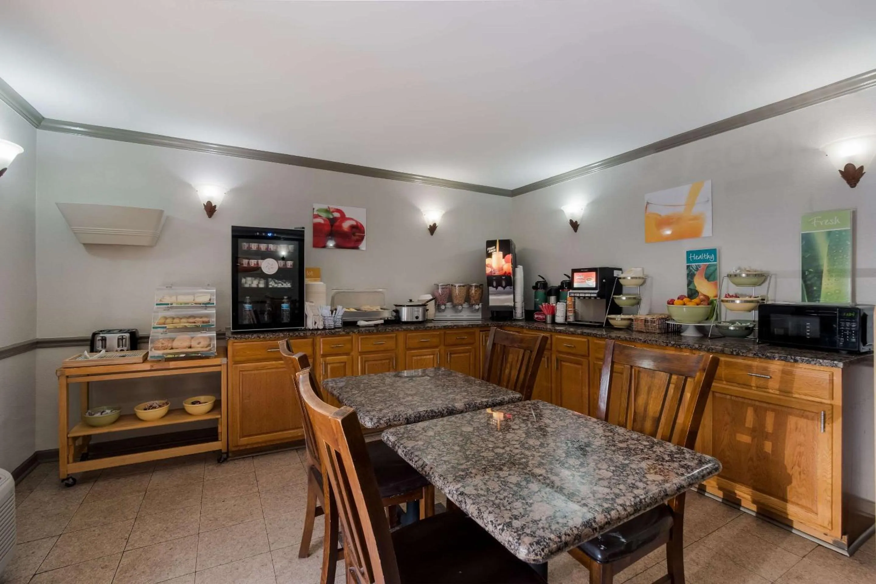 Breakfast in Quality Inn Fort Jackson