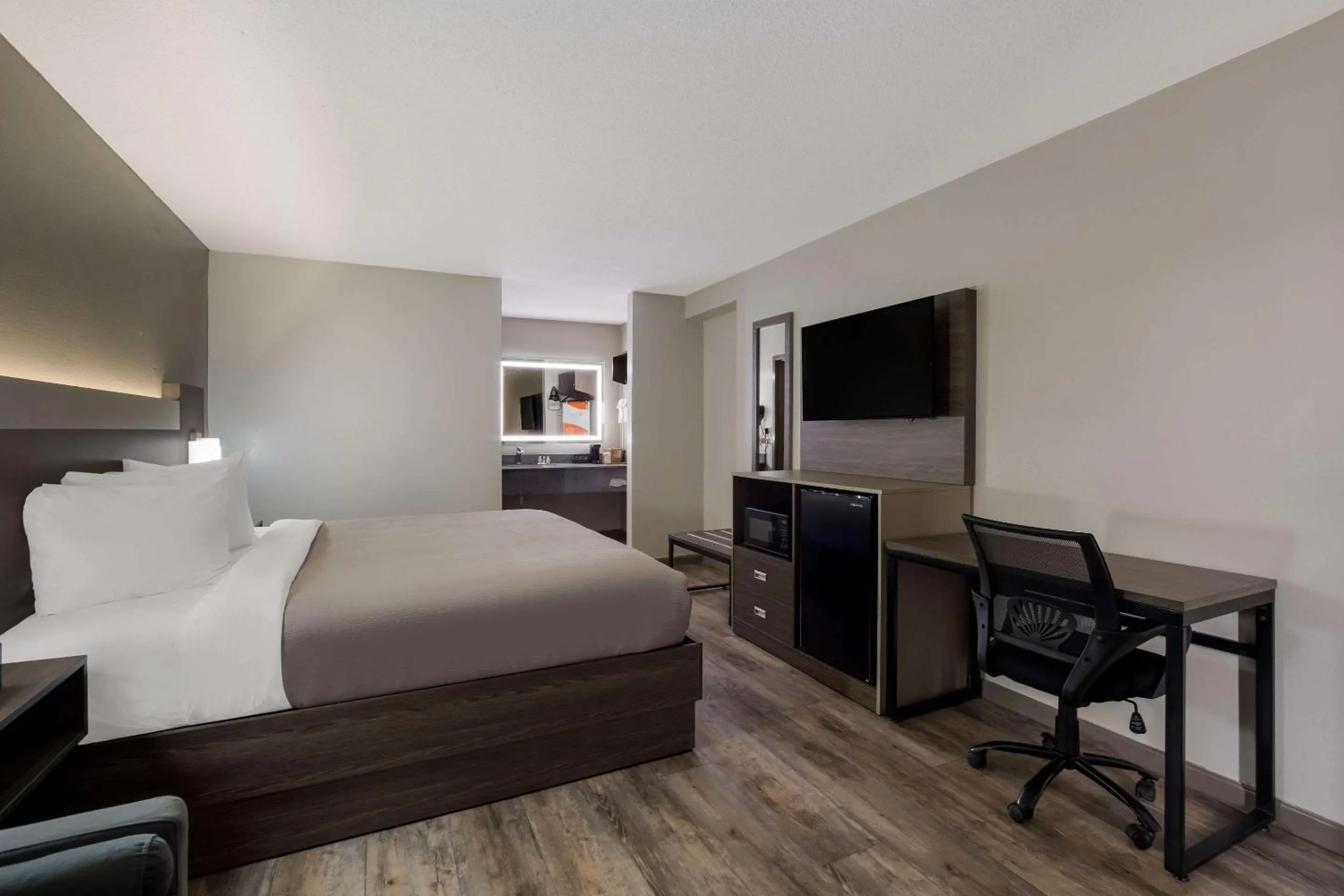 Bedroom, Bed in Quality Inn Fort Jackson