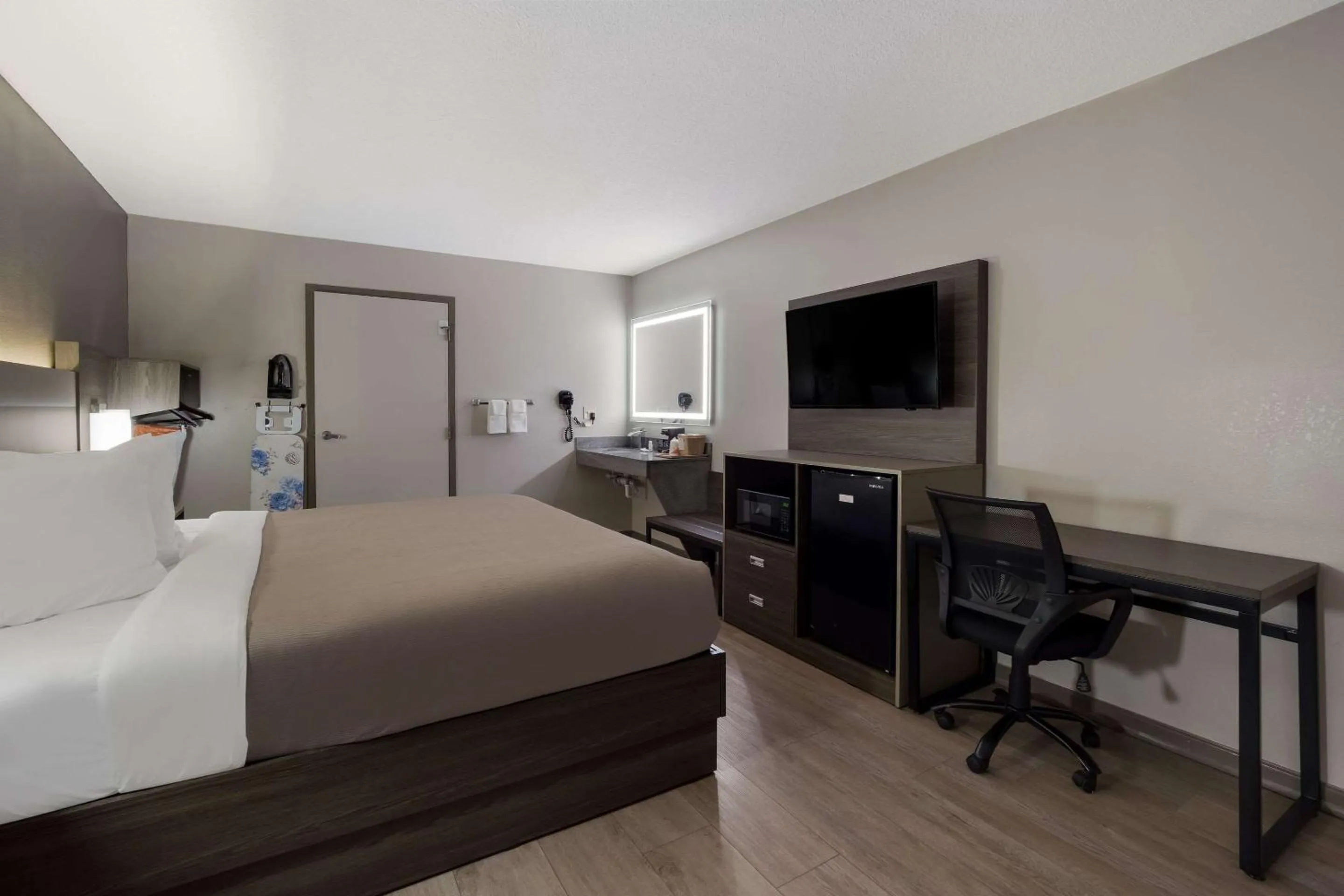 Bedroom, Bed in Quality Inn Fort Jackson