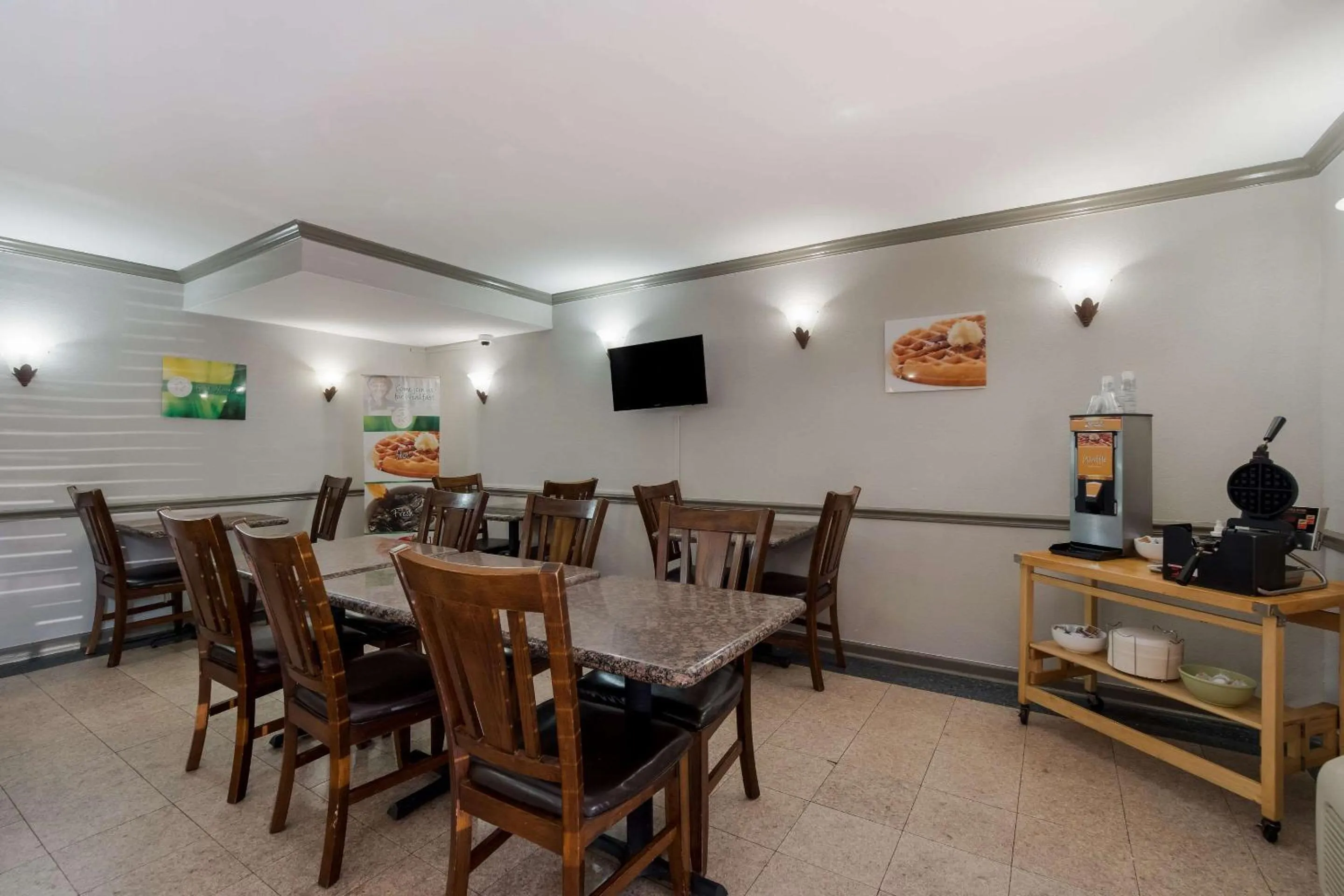 Breakfast in Quality Inn Fort Jackson