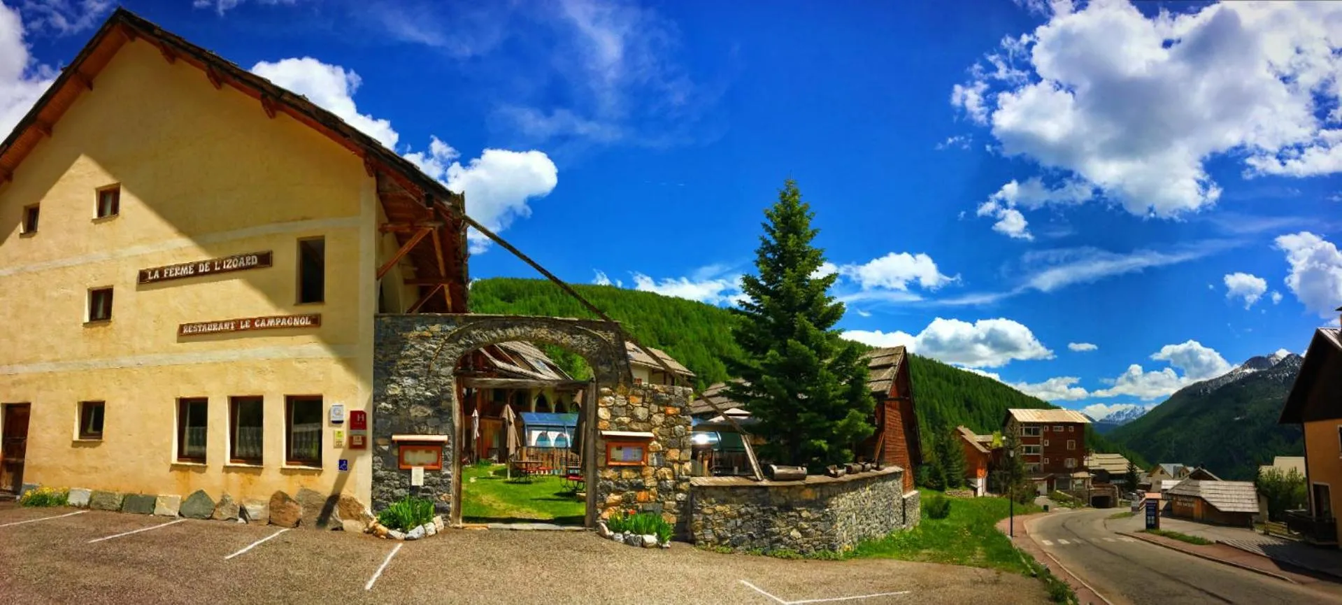 Property building in Hôtel & Spa La Ferme de l'Izoard