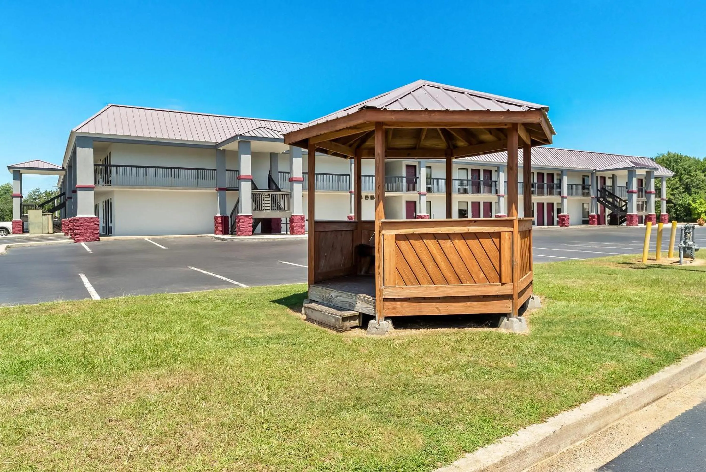 Property building in Quality Inn Aiken North