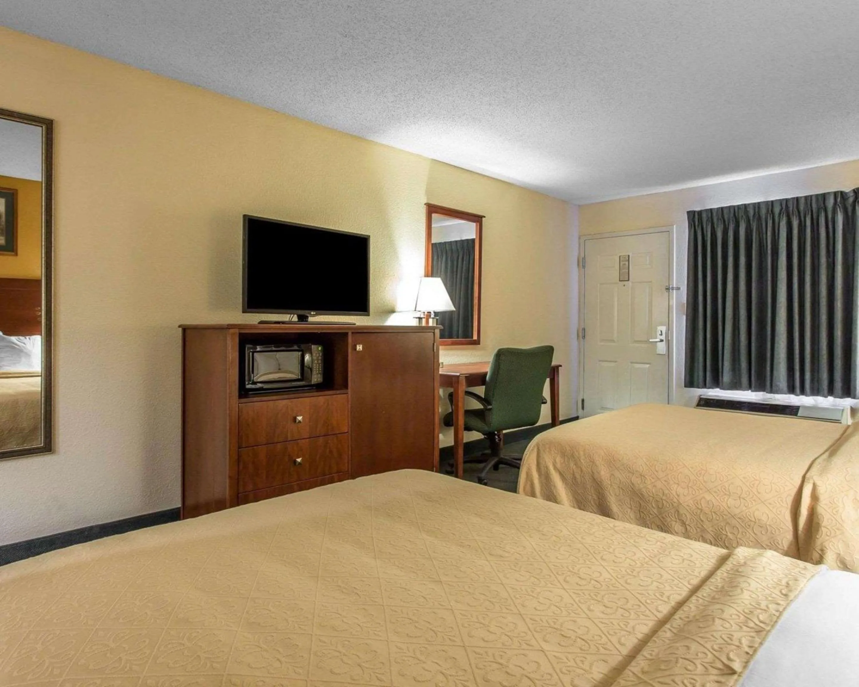 Photo of the whole room, Bed in Quality Inn Aiken North