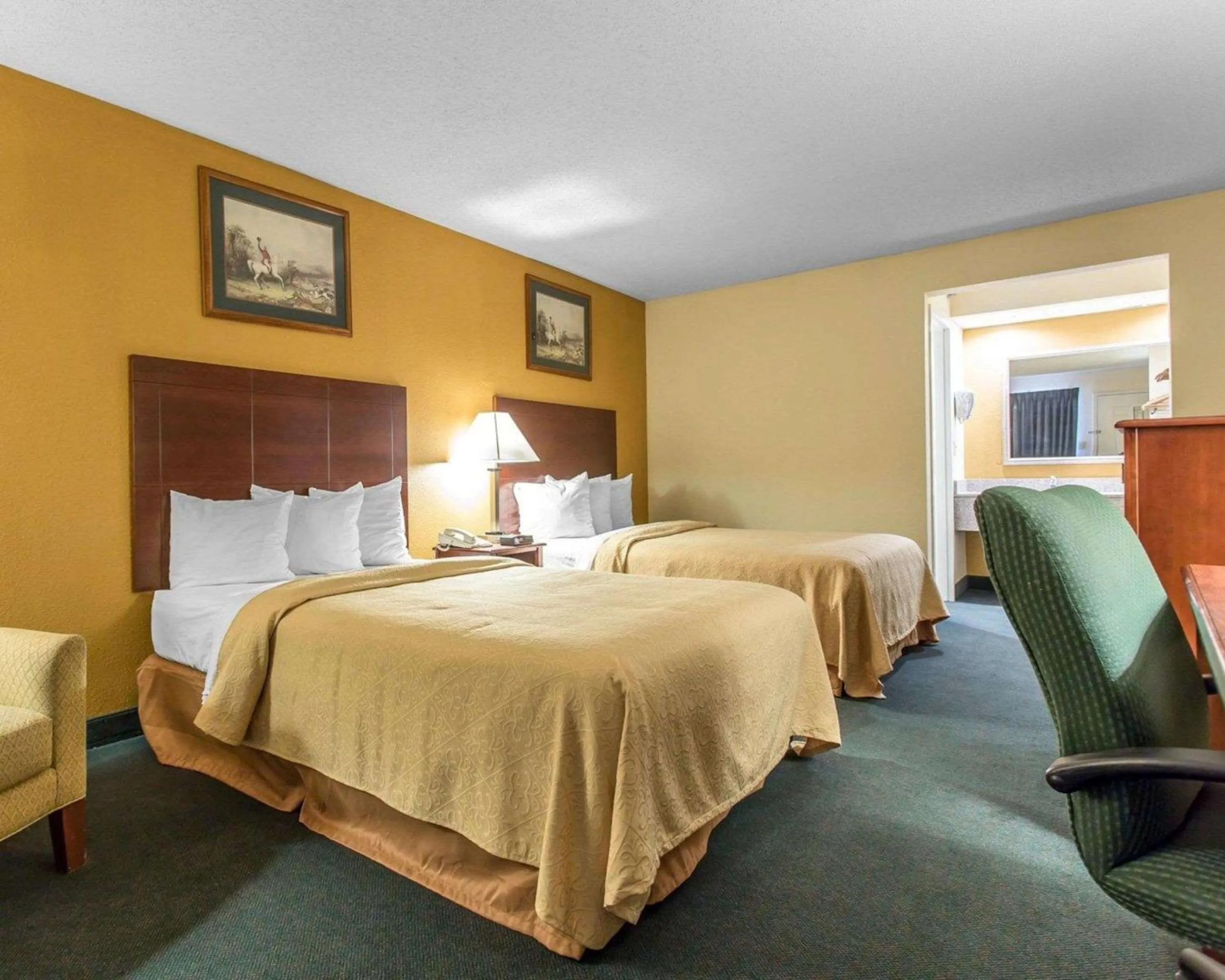 Photo of the whole room, Bed in Quality Inn Aiken North
