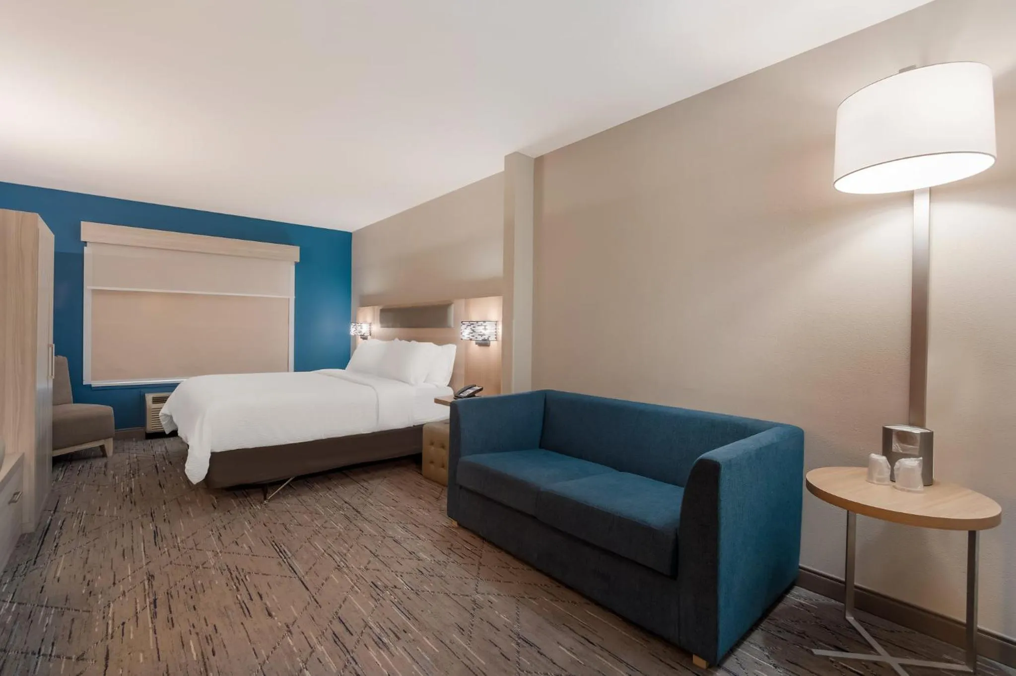 Photo of the whole room, Bed in Holiday Inn Express & Suites Lexington by IHG