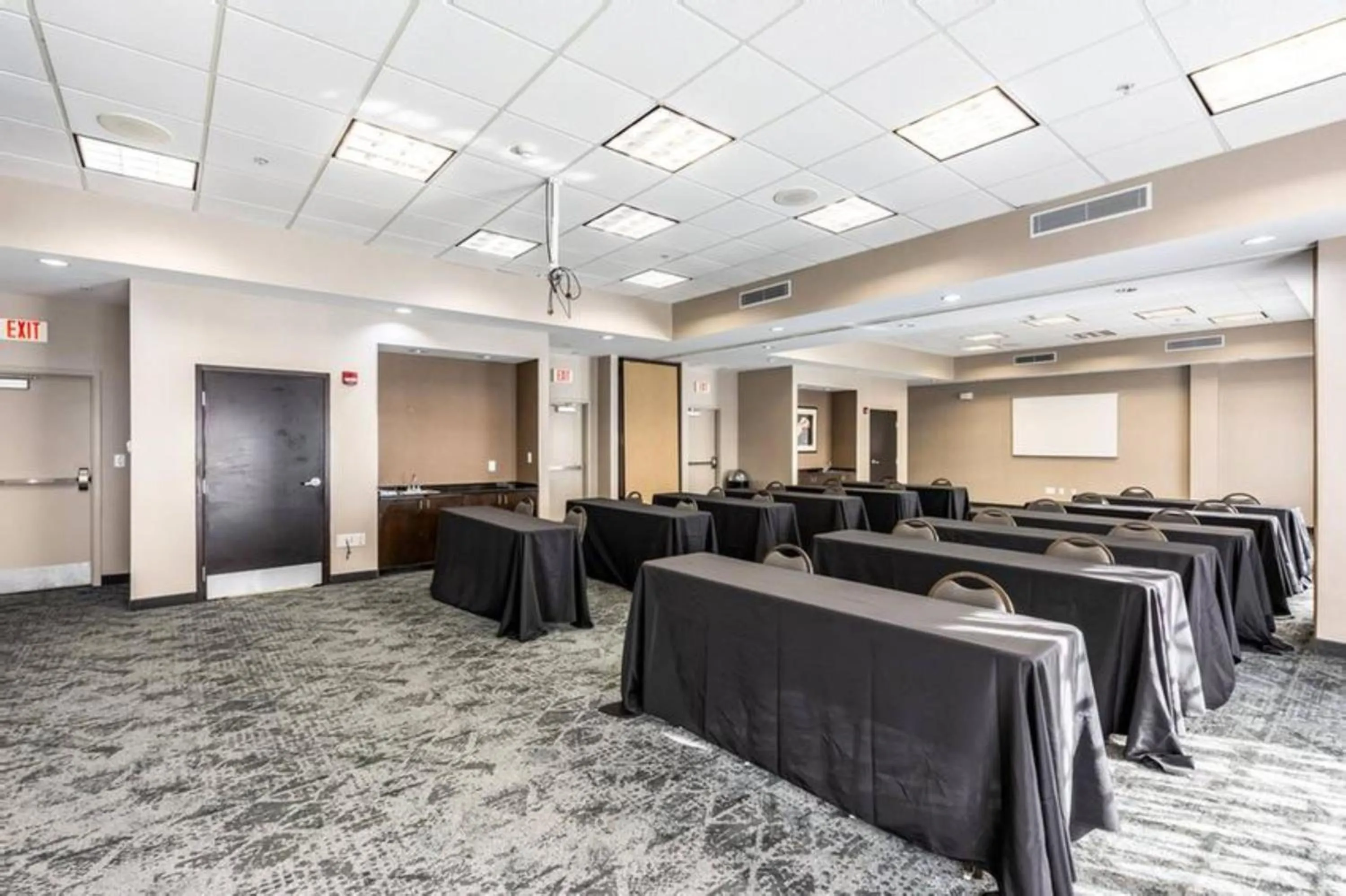 Meeting/conference room in Holiday Inn Express & Suites Lexington by IHG